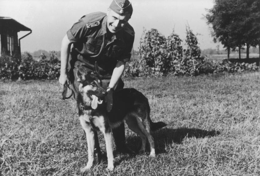 SS officer Karl Höcker pets his dog