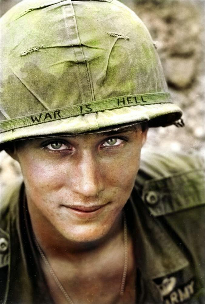 The Story Behind the Iconic Photo of a Soldier Wearing a Hand-Lettered “War is Hell” Slogan on His Helmet during the Vietnam War in 1965