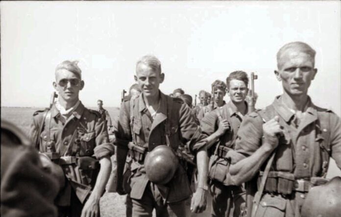 6th Army soldiers marching to Stalingrad, 1942 6th Army soldiers marching to Stalingrad, 1942