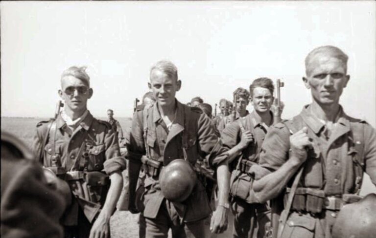 6th Army soldiers marching to Stalingrad, 1942
