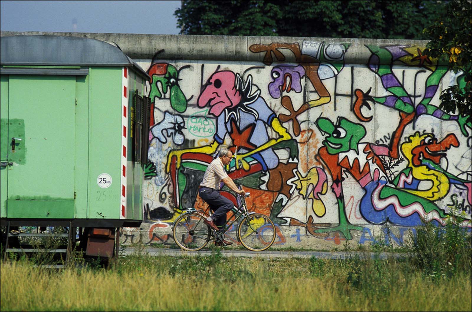 Everyday life along the Berlin Wall, 1985-1986