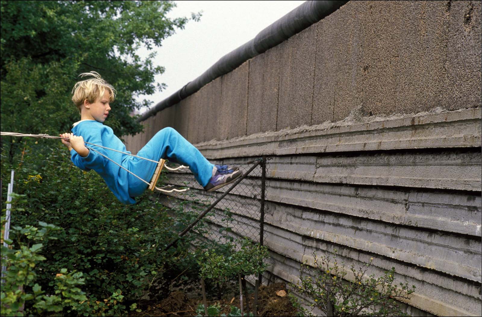 Everyday life along the Berlin Wall, 1985-1986