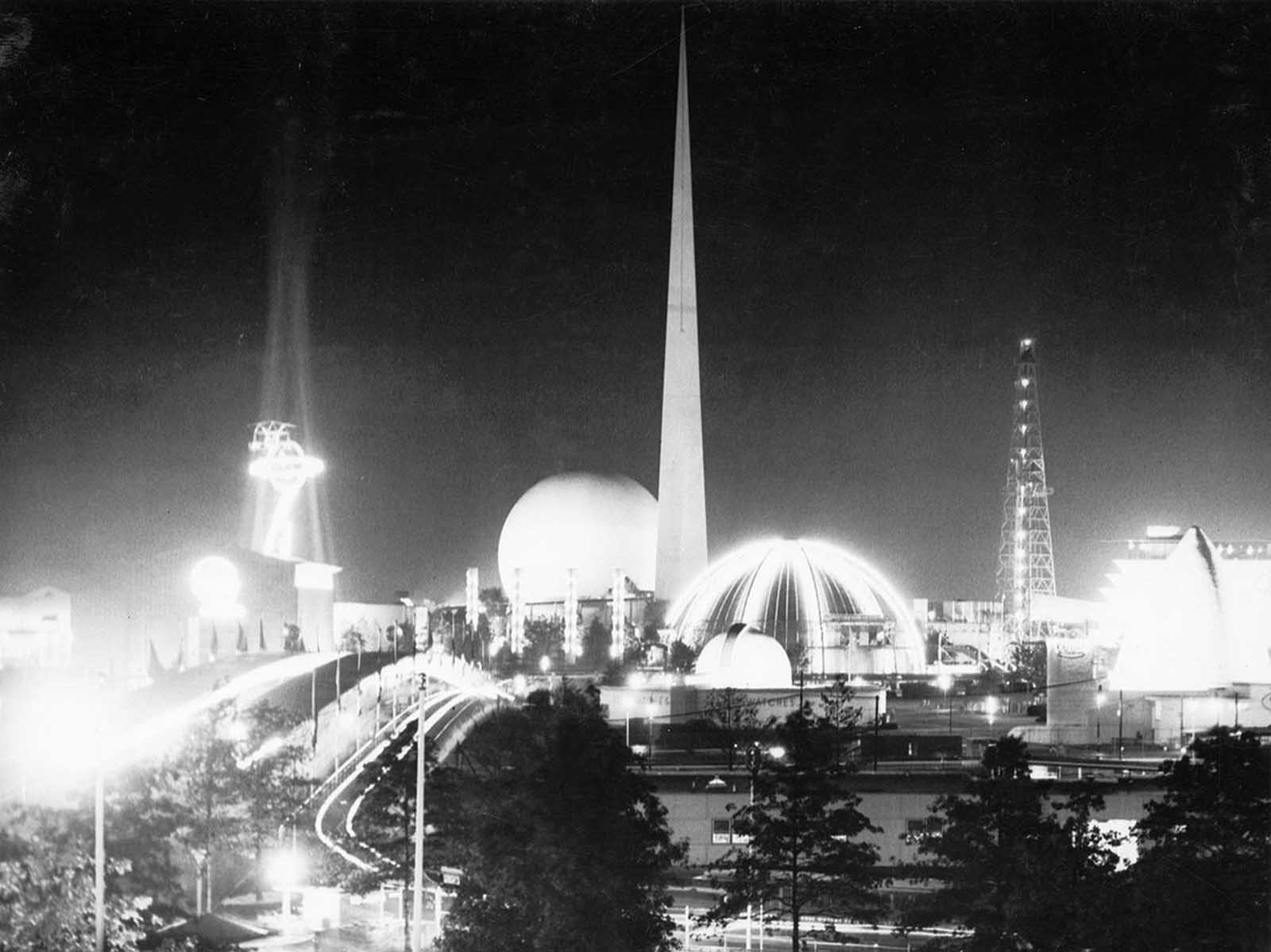 General night view of the World's Fair, New York City, September 15, 1939.