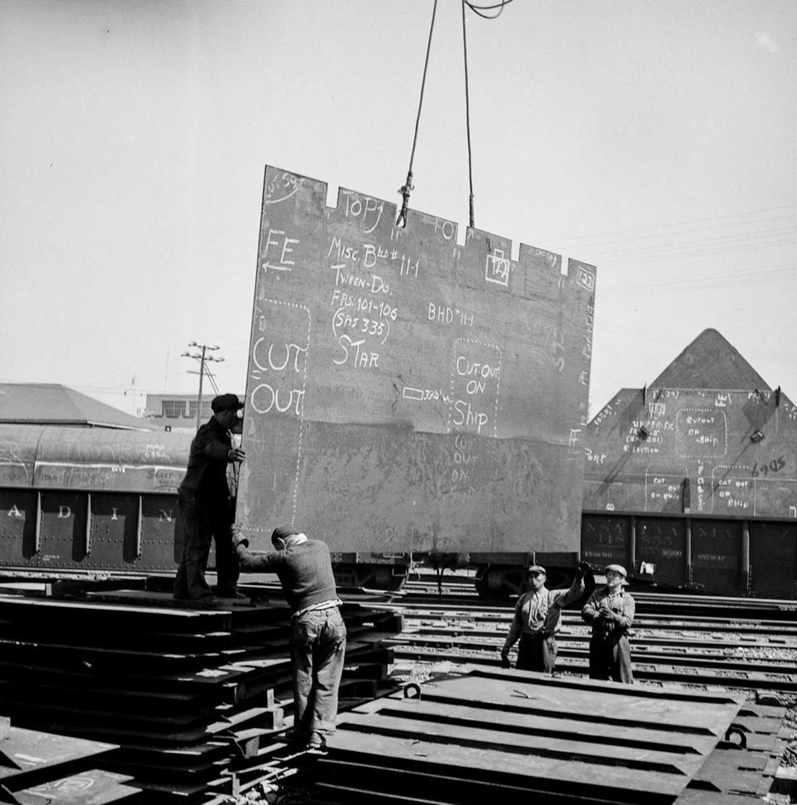 Storing miscellaneous bulkheads in a stockyard.