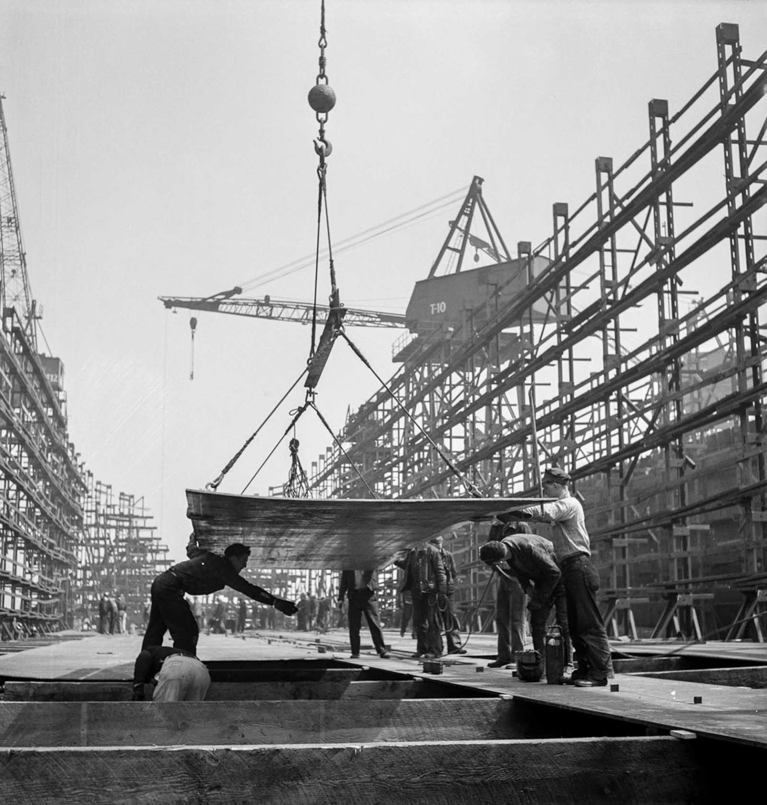 Erecting bottom shell plates.