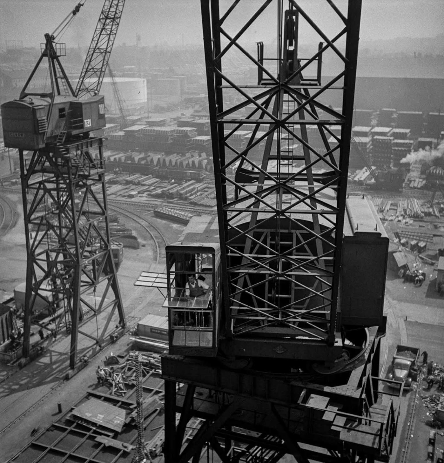 The crane and a view on the shipyard.