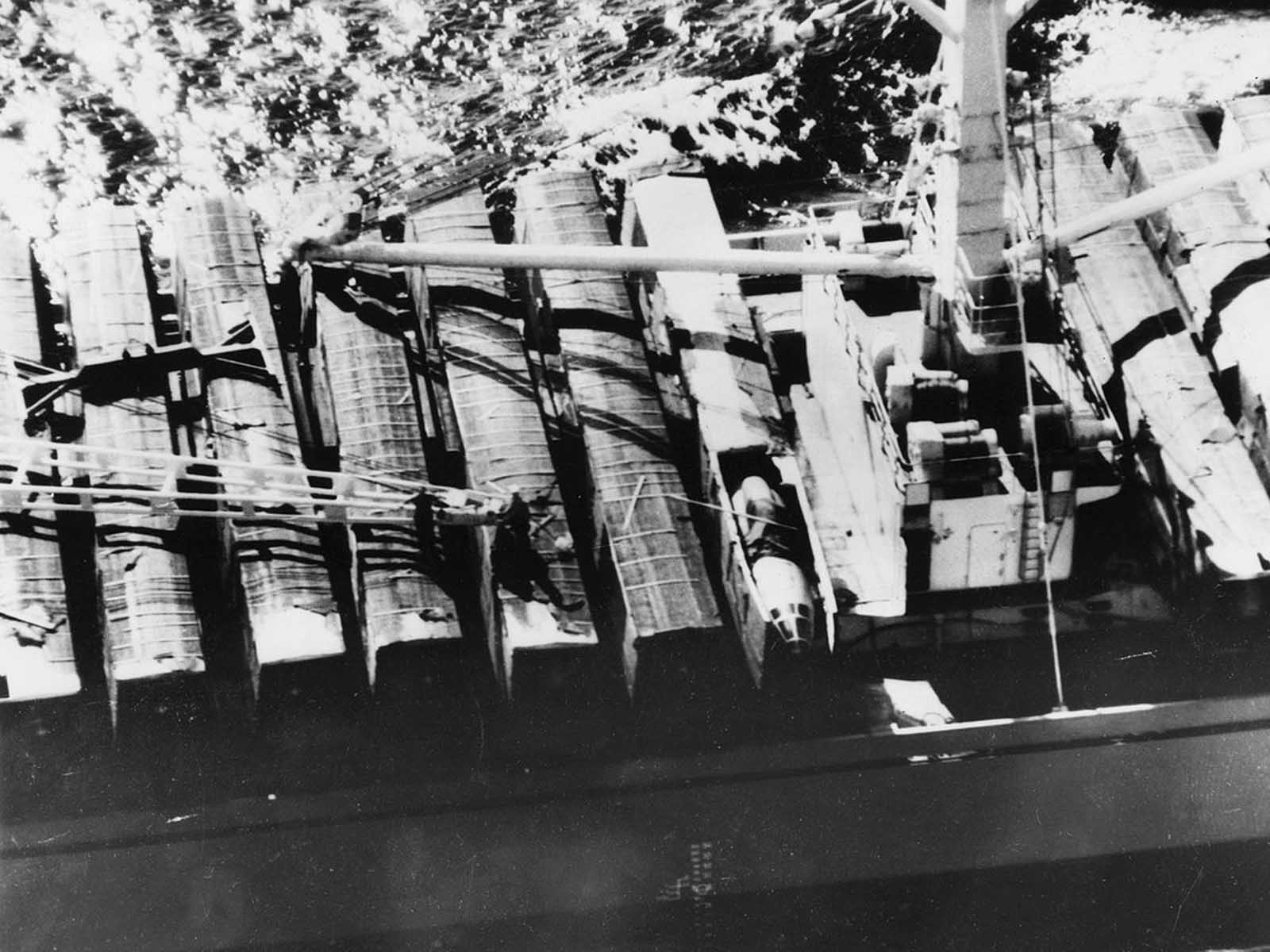 The Soviet ship Kasimov removes 15 Soviet I1-28 aircraft from Cuba after the U.S. asked for their withdrawal.