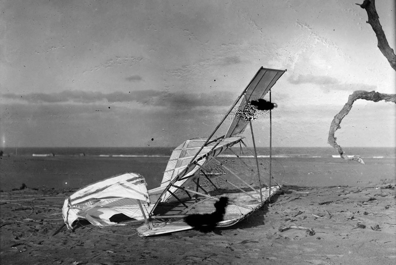 Crumpled glider, wrecked by the wind, on Hill of the Wreck, on October 10, 1900.