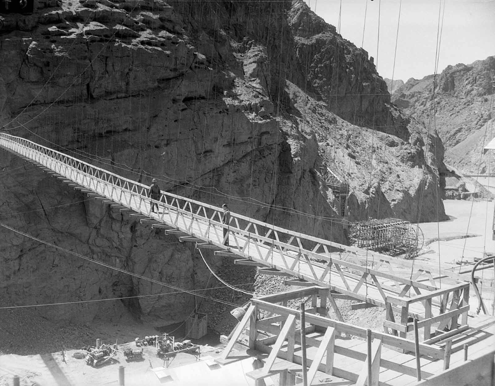 Soon after the dam was authorized, increasing numbers of unemployed people converged on southern Nevada. Las Vegas, then a small city of some 5,000, saw between 10,000 and 20,000 unemployed descend on it.