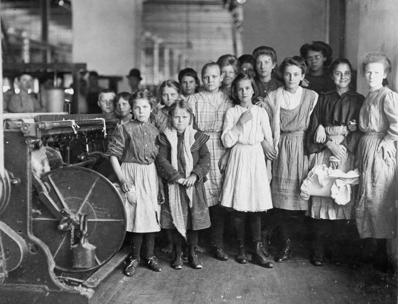 Textile mill workers in Newberry, South Carolina, in December of 1908.