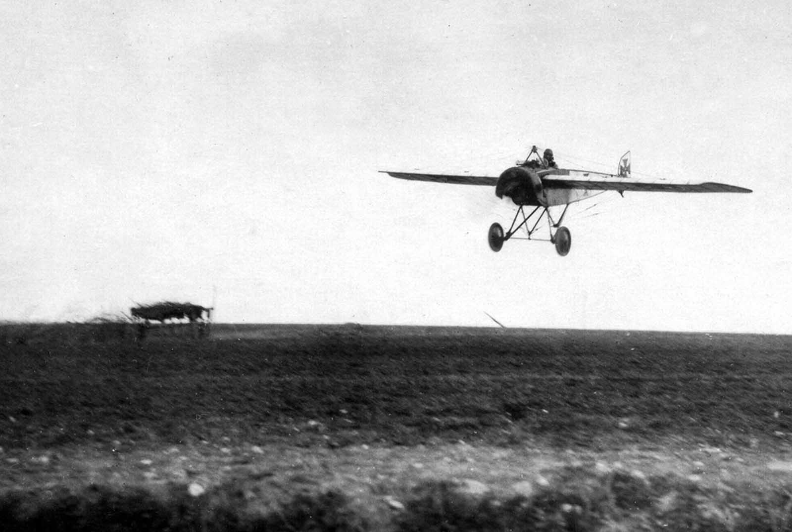 A German Pfalz E.I prepares to land, April 1916.