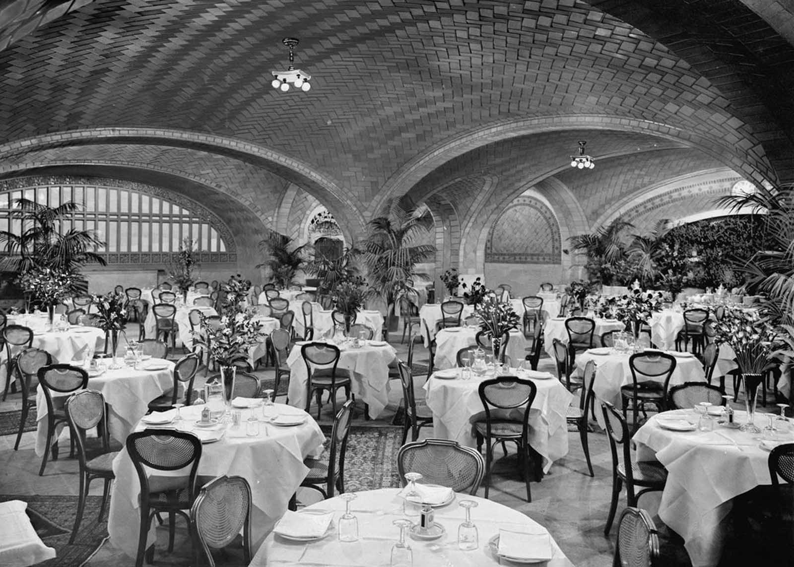 Restaurant, Grand Central Terminal, ca 1912.
