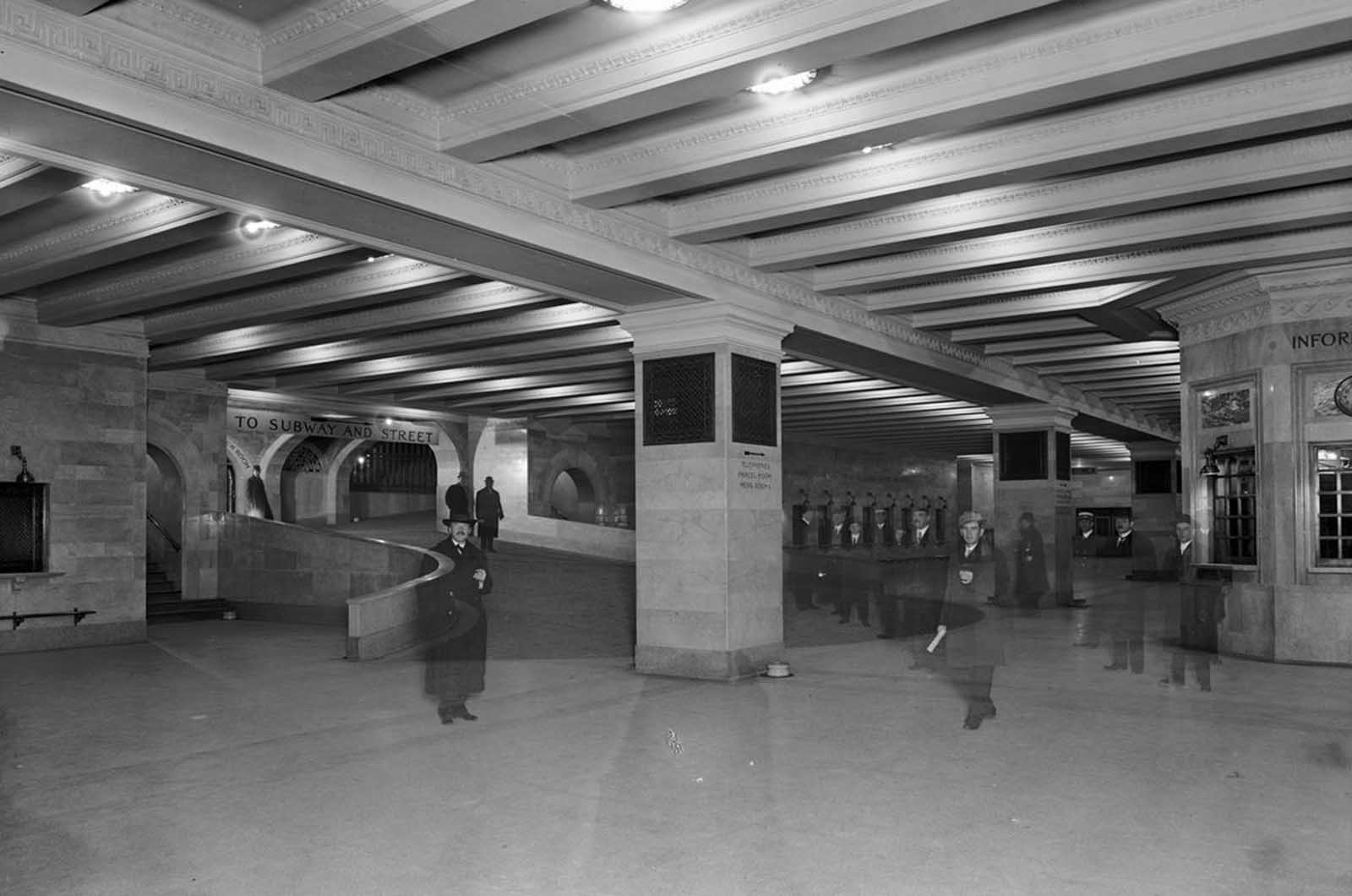 Suburban concourse with ramp, Grand Central Terminal, ca 1912.