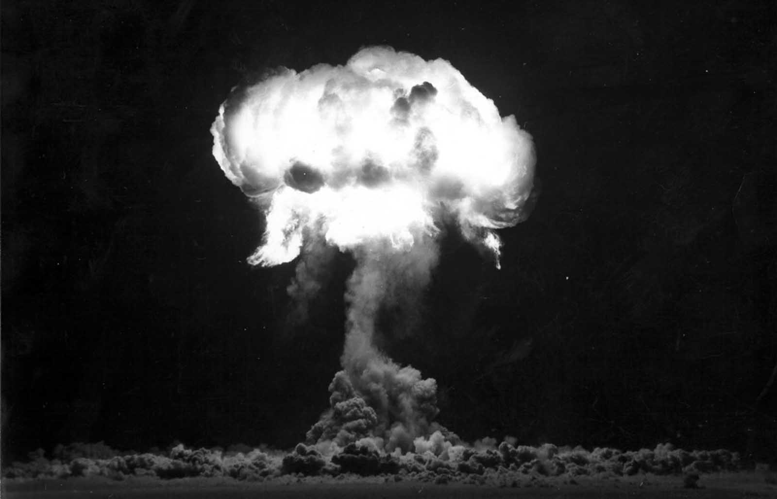 During the Plumbbob test at the Nevada Test Site on August 30, 1957, the Franklin Prime shot is detonated from a balloon in Yucca Flat at an altitude of 750 feet.