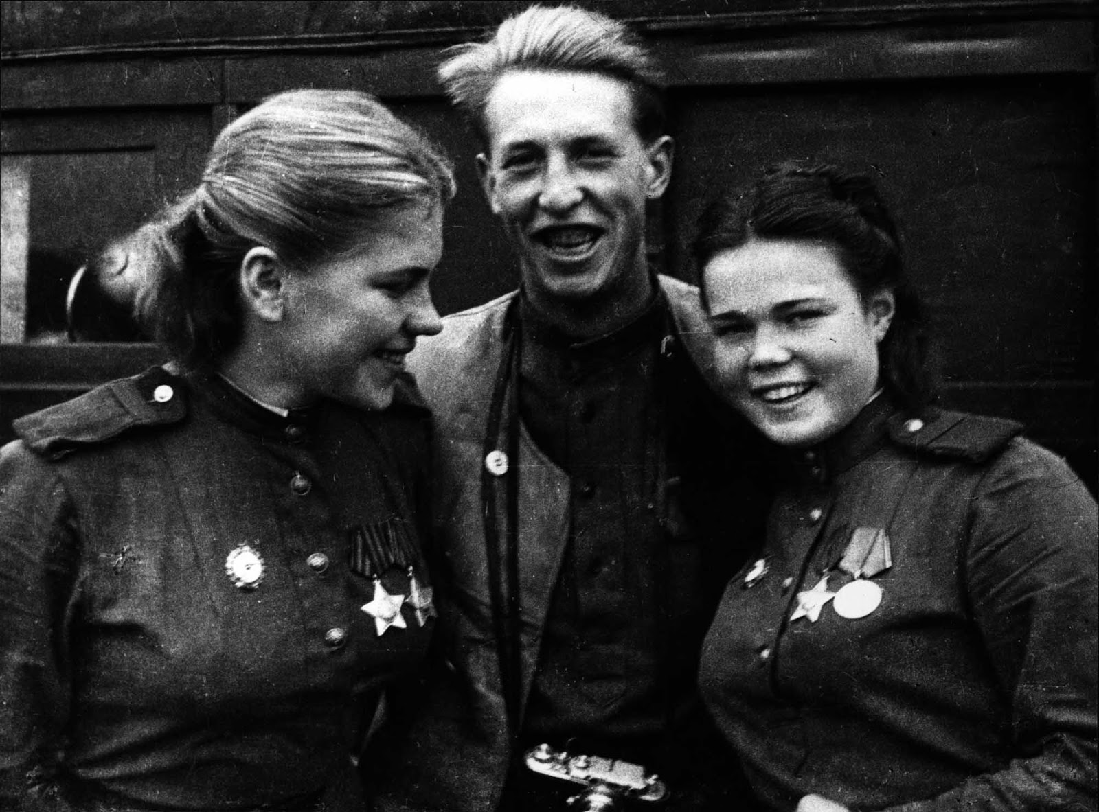 Sergeant Roza Shanina (left), Sergeant Evdokia Fedorovna Krasnoborova and war correspondent of the newspaper 