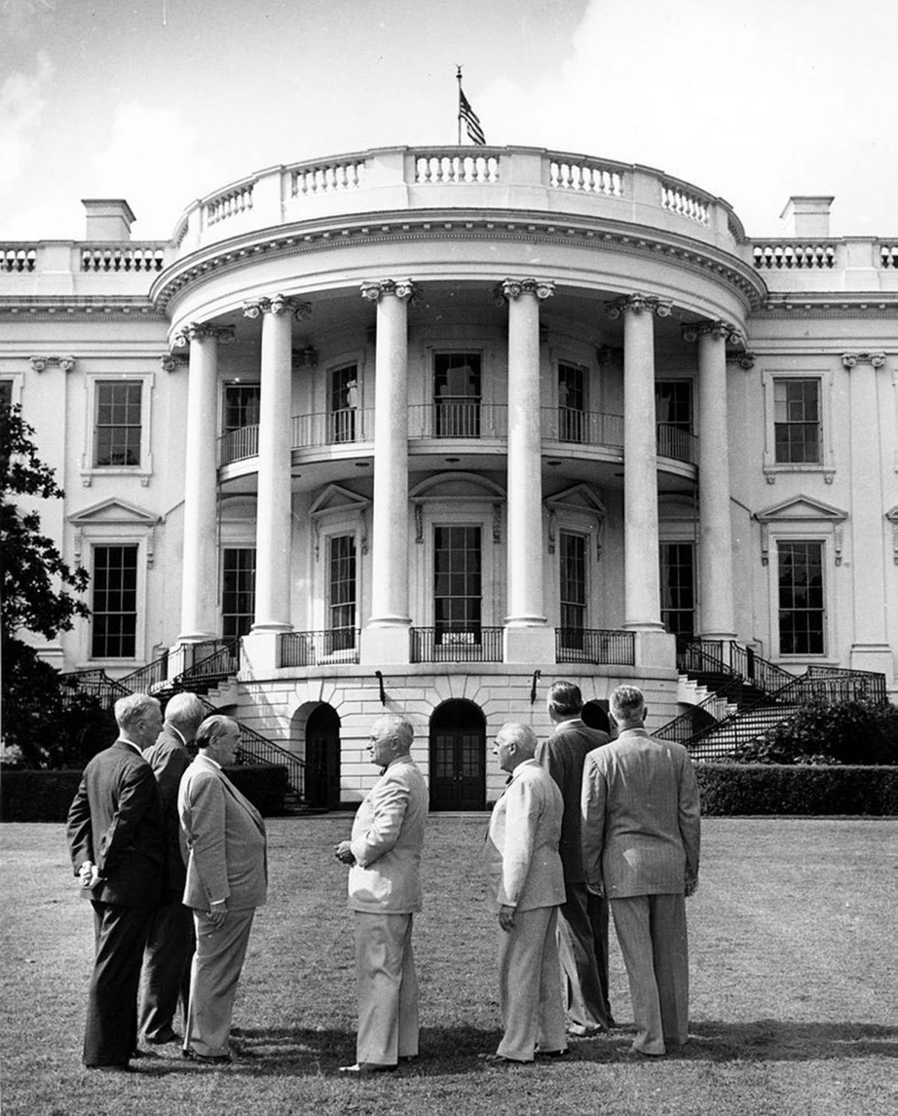 President Truman and the Committee for the Renovation of the White House. 1949.