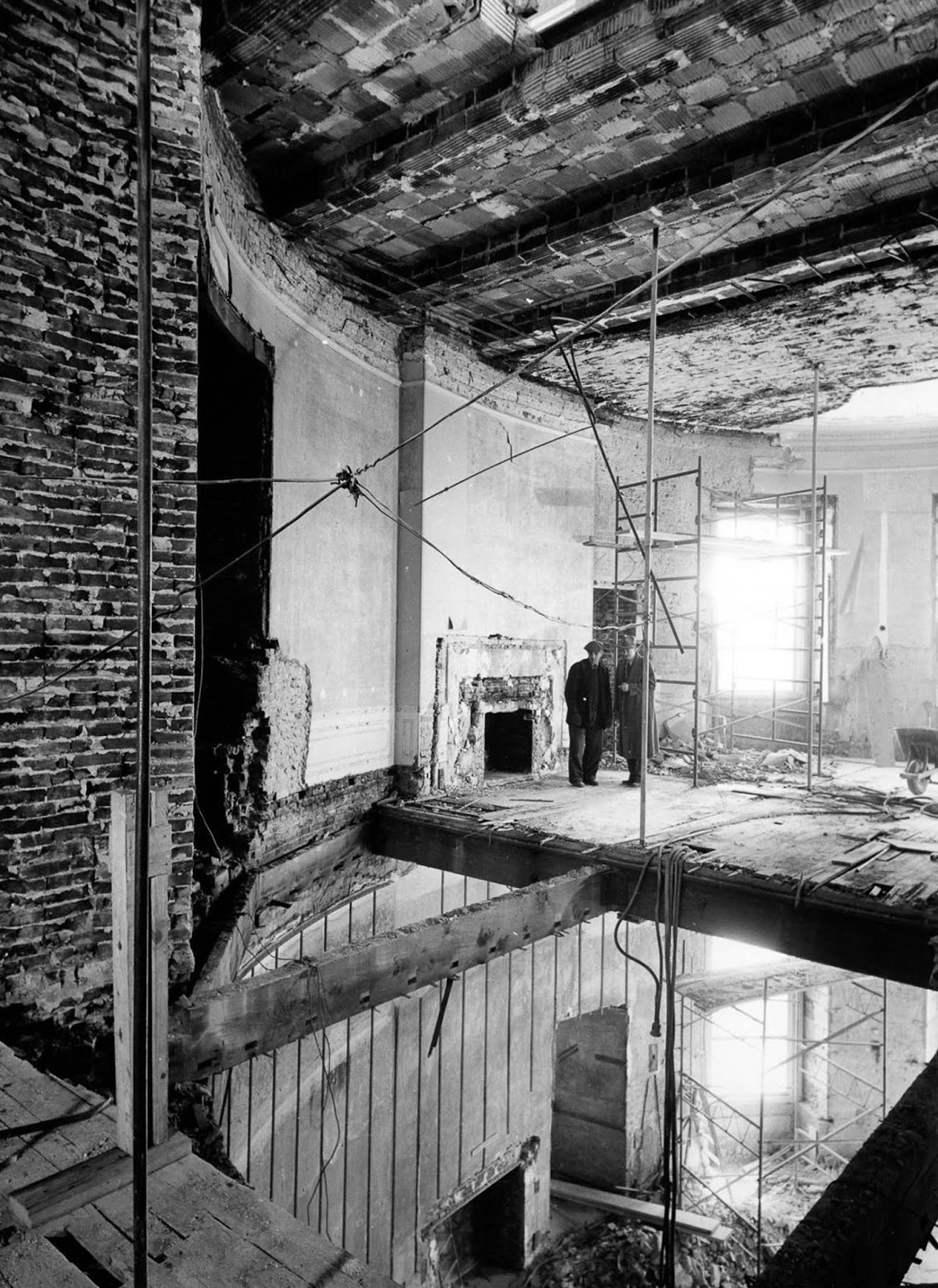 Second floor oval study area above Blue Room. 1950.
