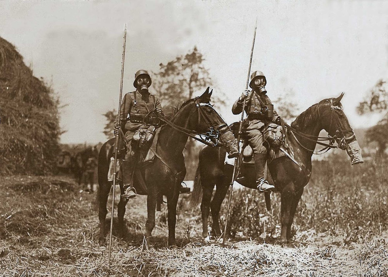 On the Eastern Front, mounted cavalry still had a role and lances saw limited use by the Russian, German and Austrian armies.