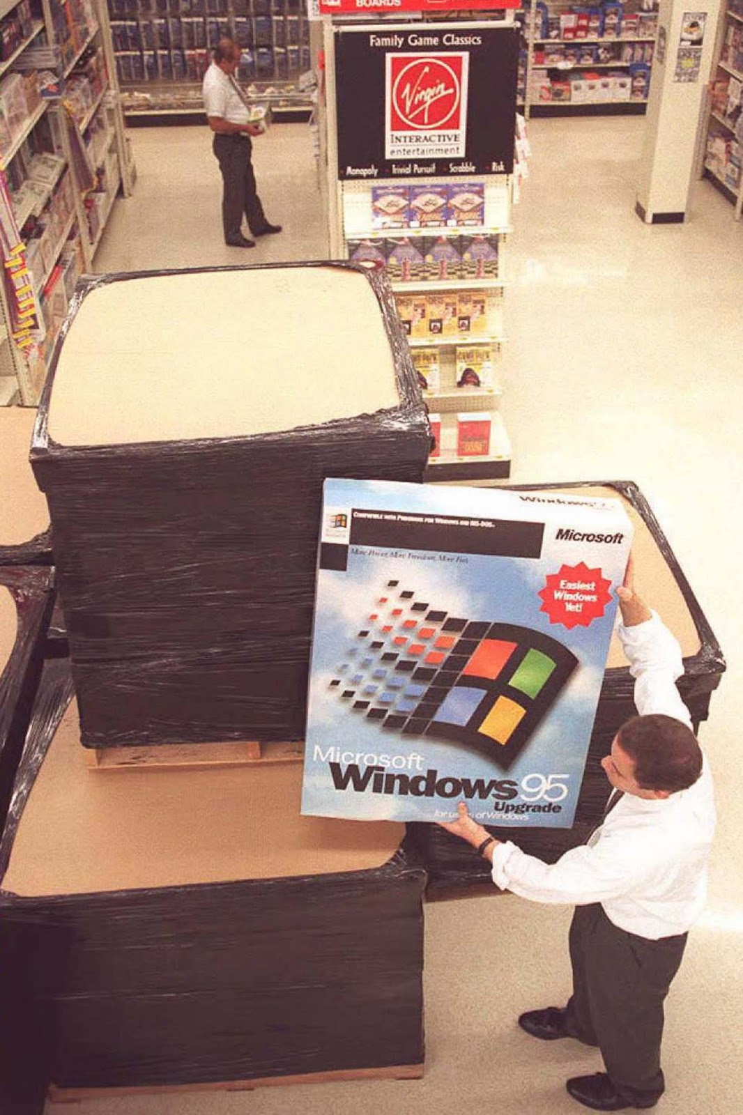 A manager assembles a Windows 95 display at Computer City in Vienna, Virginia.