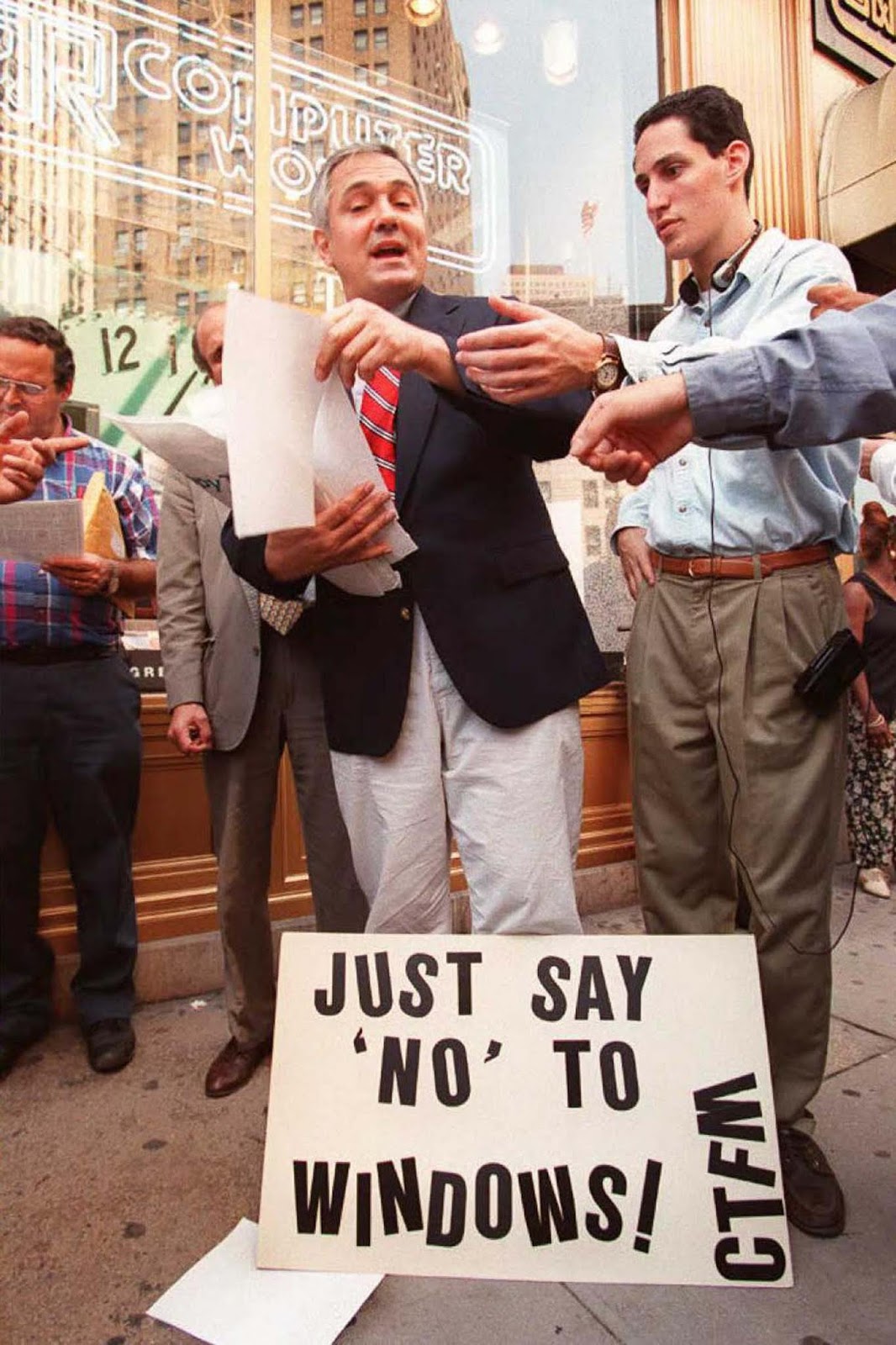 Anthony Martin of the Committee to Fight Microsoft Corp. distributes leaflets outside a downtown Manhattan computer store warning consumers not to purchase Windows 95, claiming that it is not an 