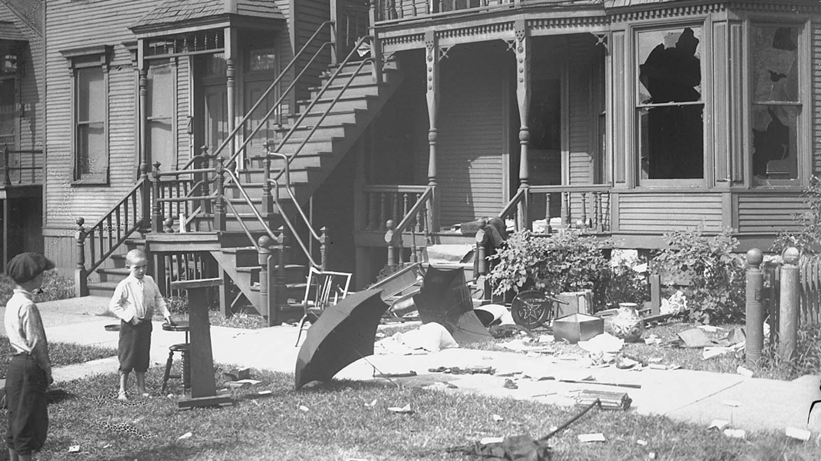 Over the week, injuries attributed to the episodic confrontations stood at 537, with two-thirds of the injured being black and one-third white, while the approximately 1,000 to 2,000 who lost their homes were mostly black.