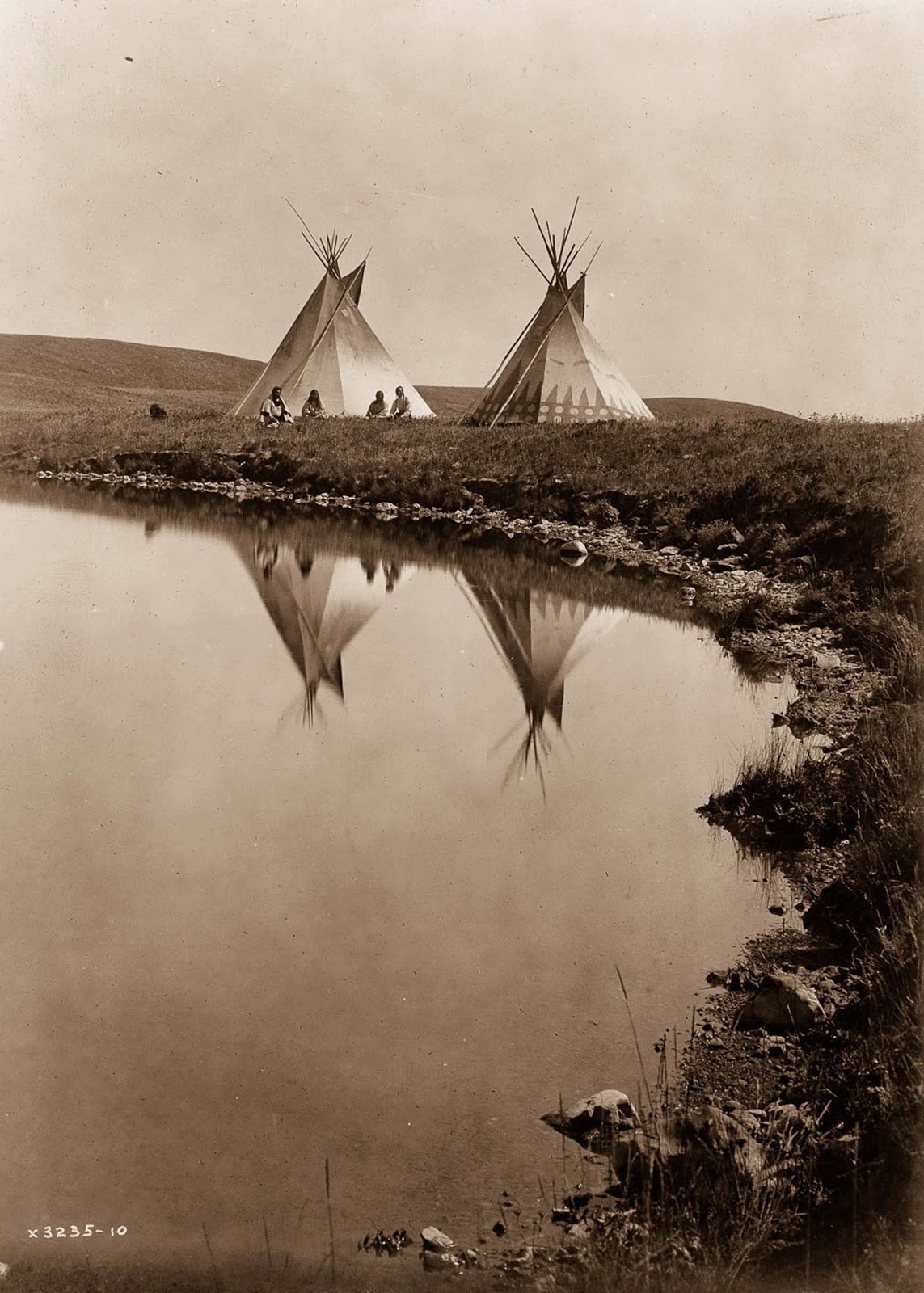 Piegan tepees. 1910.