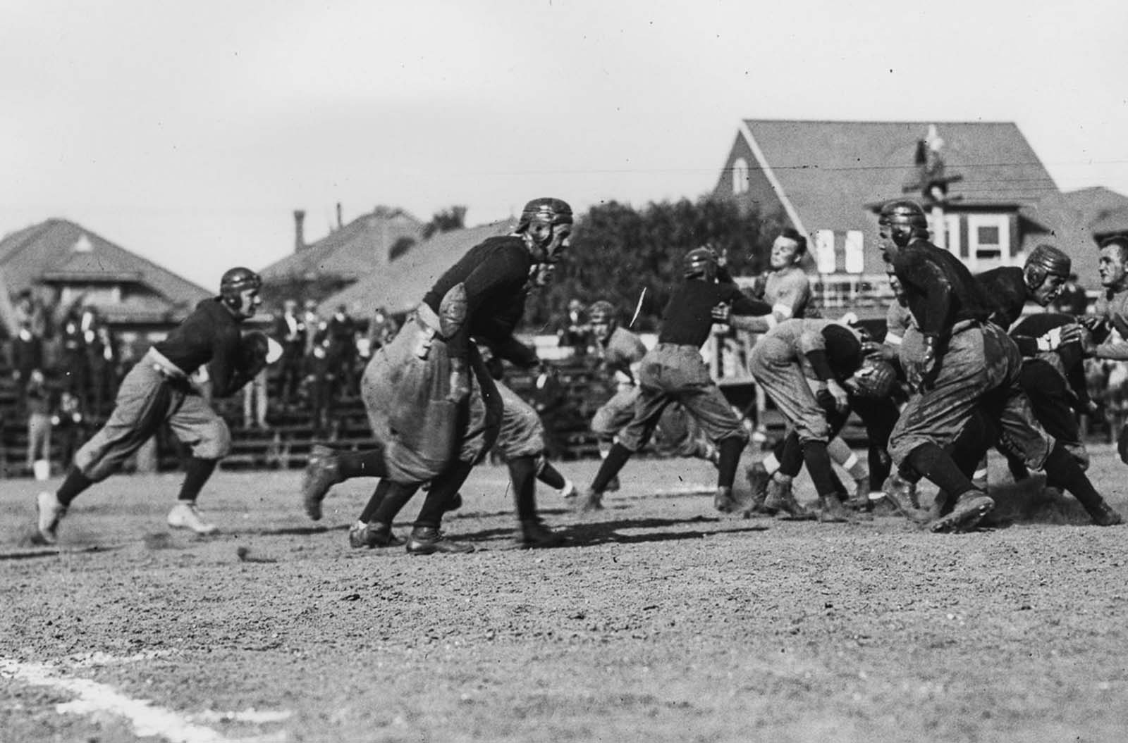 University of Southern California Trojans football team run a play against the Los Angeles Athletic Club at the Los Angeles Memorial Coliseum. 1915.