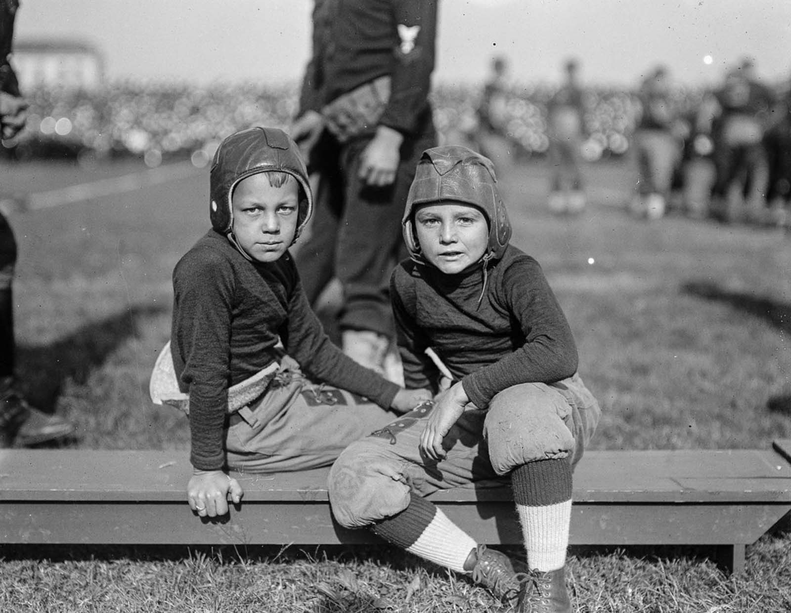 Bowl games, a college football tradition, attracted a national audience for college teams. 1924.