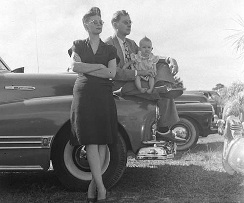 Vintage photographs of a drive-in church in Florida, 1947 Vintage photographs of a drive-in church in Florida, 1947