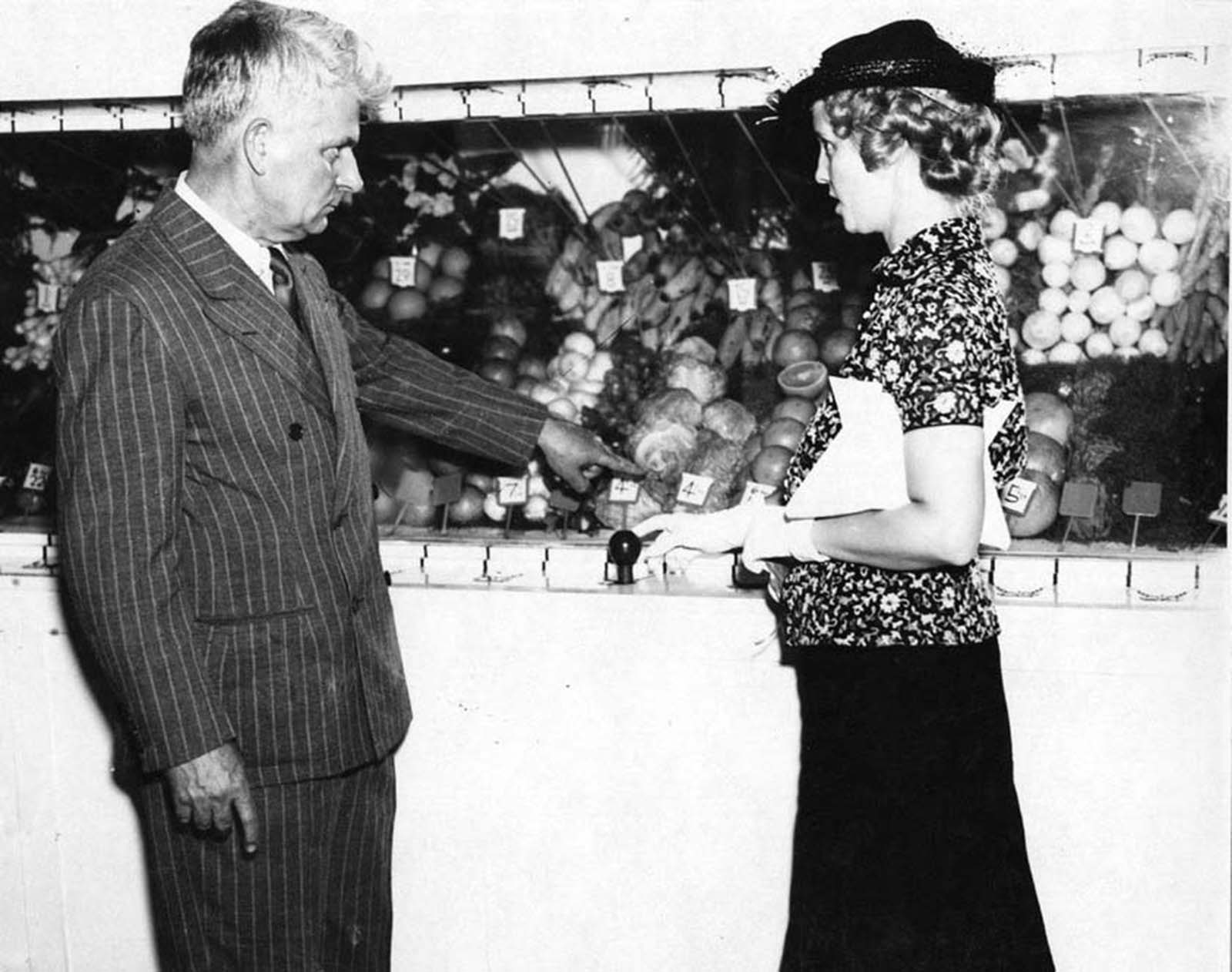 Saunders shows a customer how to select produce. The historian Freeman writes,
