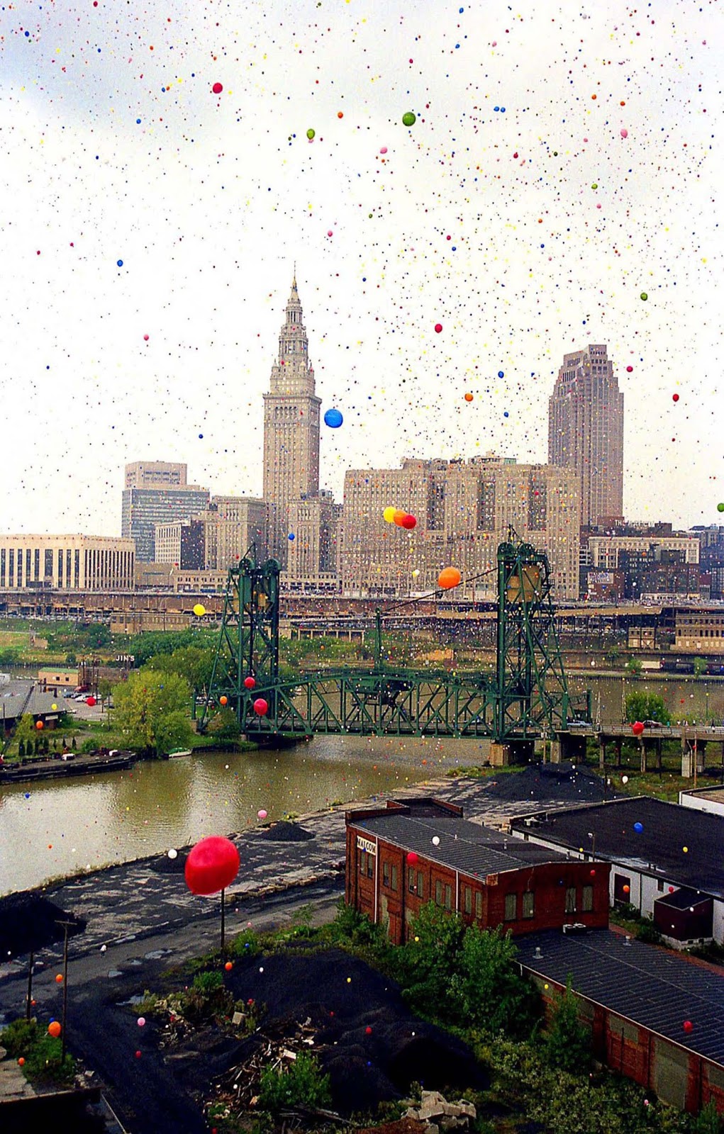 The 1988 copy of The Guinness Book of World Records recognizes the event as a world record 
