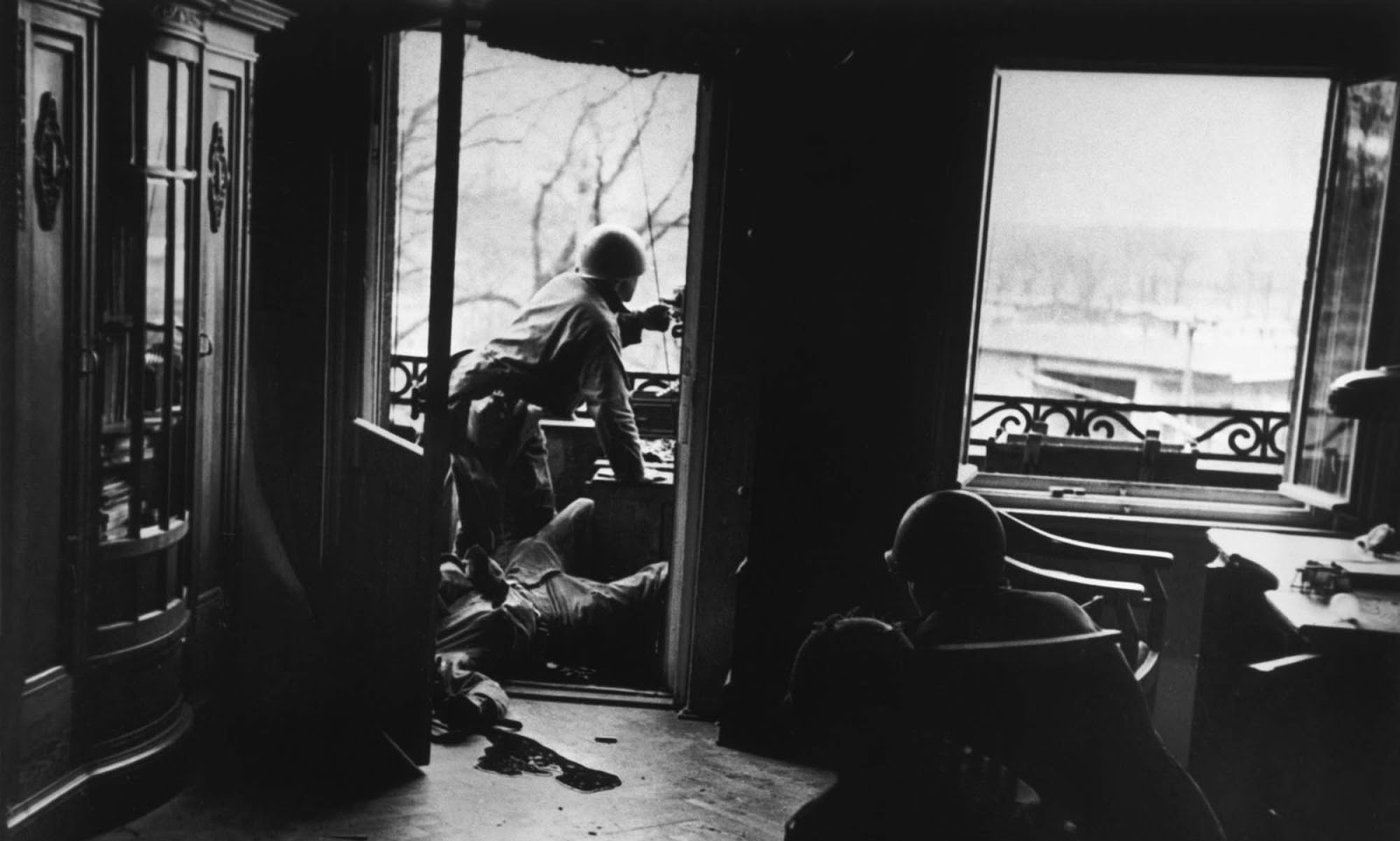 “It was a very clean, somehow very beautiful death and I think that’s what I remember most from the war”, Capa recalled two years later in a radio interview.