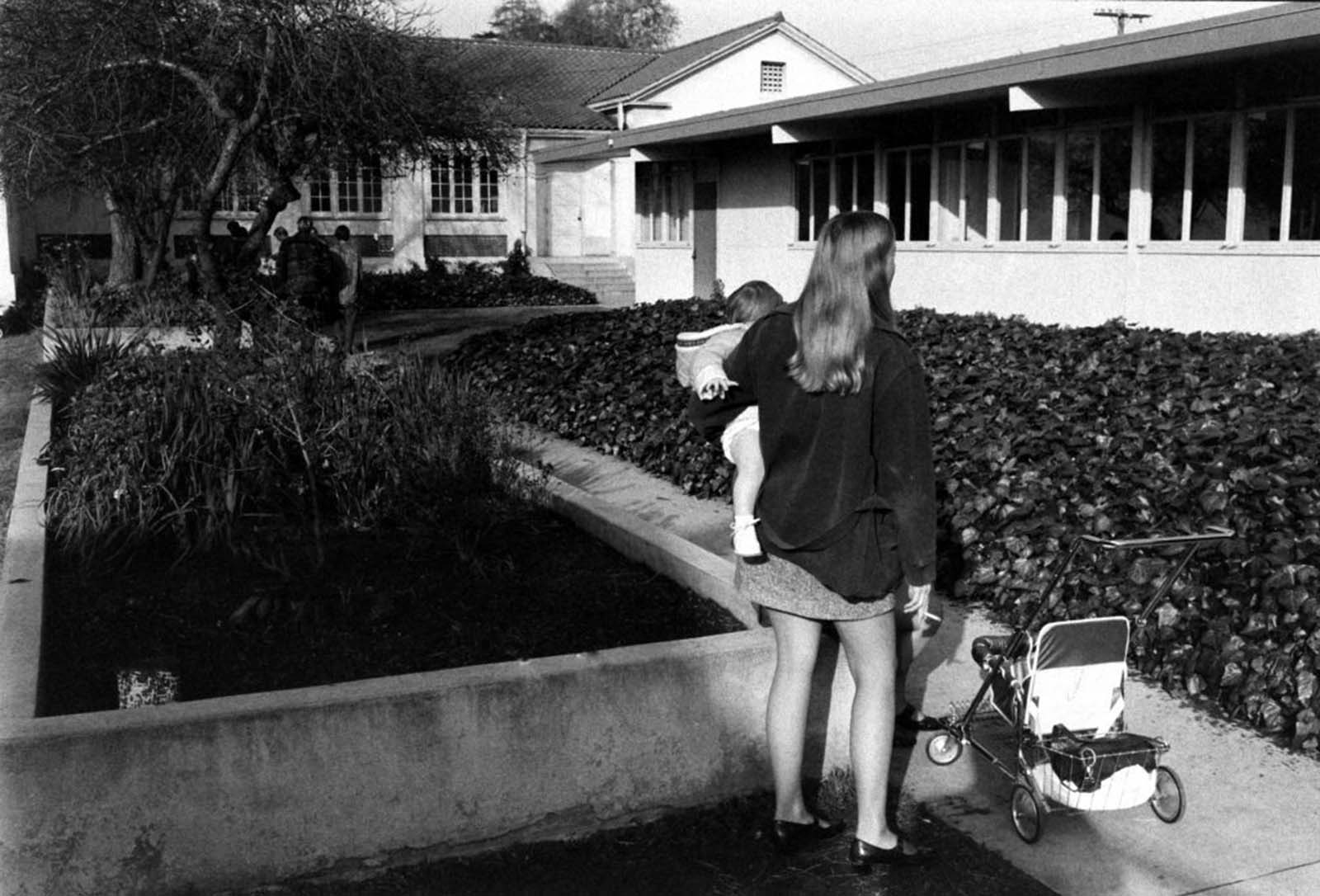 Vicki Conger, 17, with her 13-month-old daughter, Shawn Michelle, Azusa, Calif. 1971.
