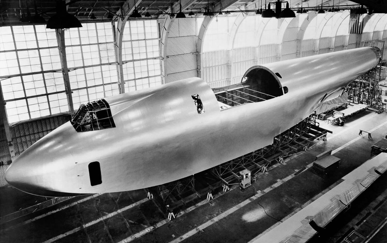 The final design chosen was a behemoth, eclipsing any large transport then built.