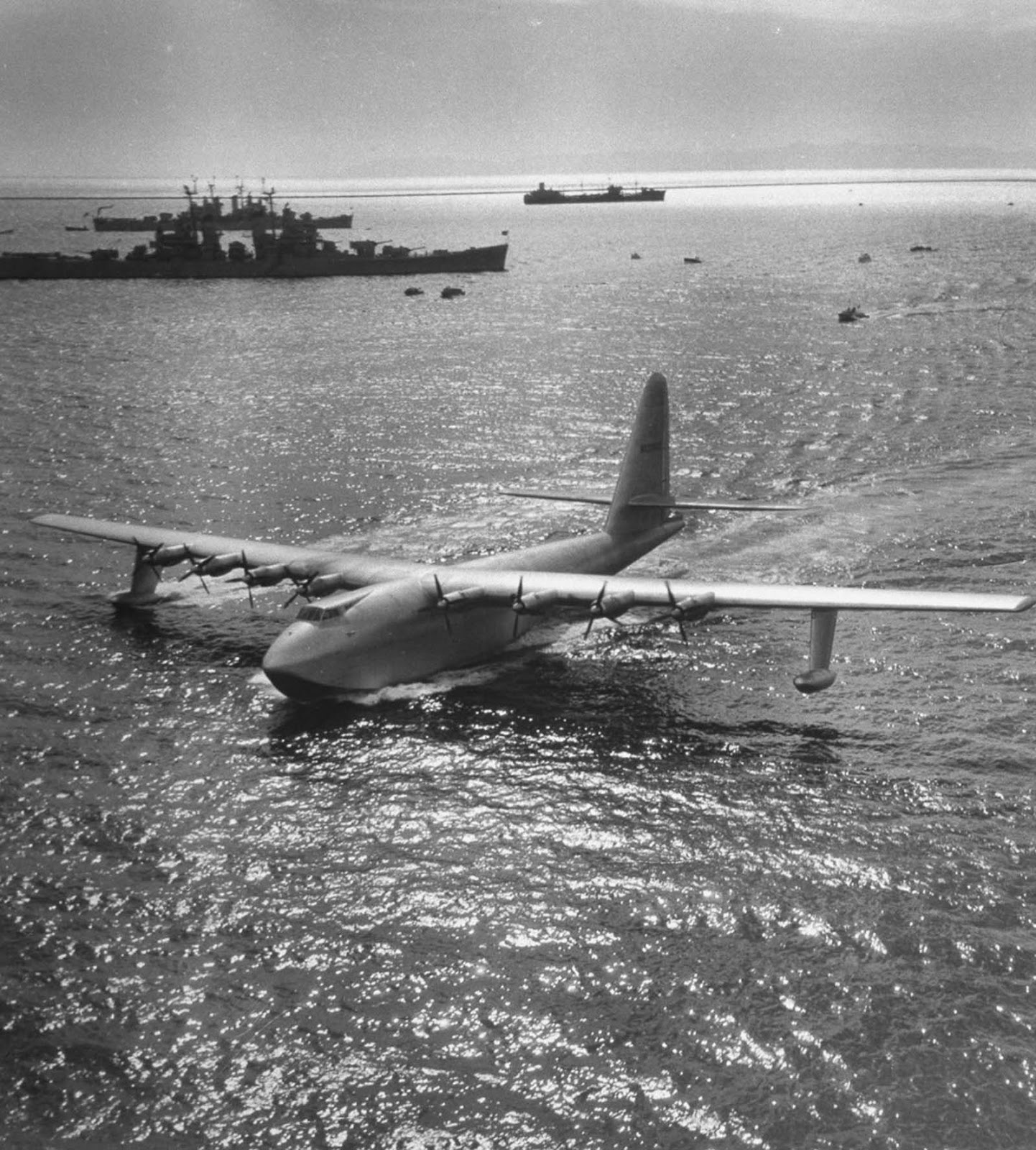 The H-4 also carried seven invited guests from the press corps and an additional seven industry representatives. In total, thirty-six people were on board.