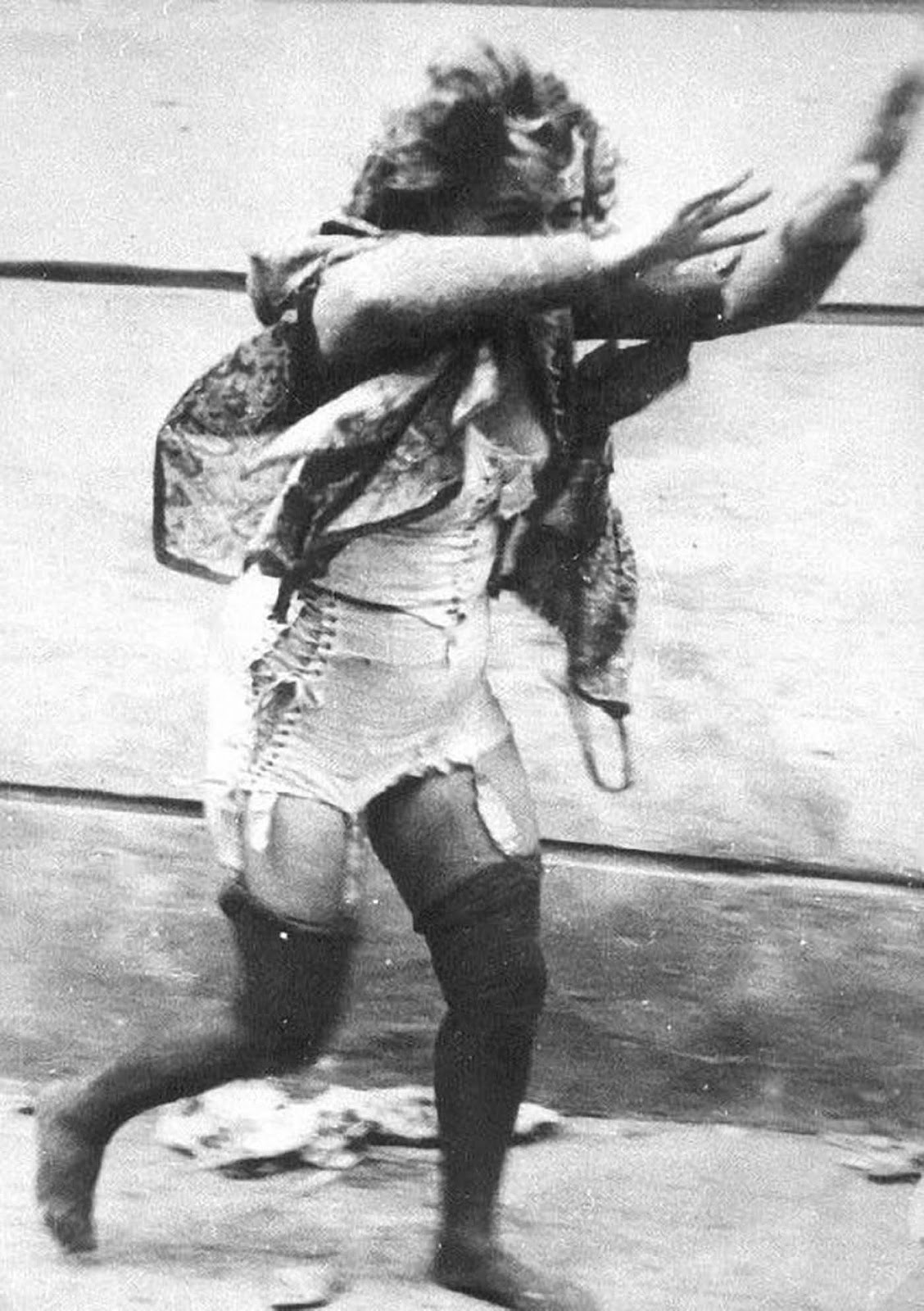 In the morning of 25 July 1941 the Ukrainian auxiliary police began arresting Jews in their homes, while the civilians participated in acts of violence against them in the streets.