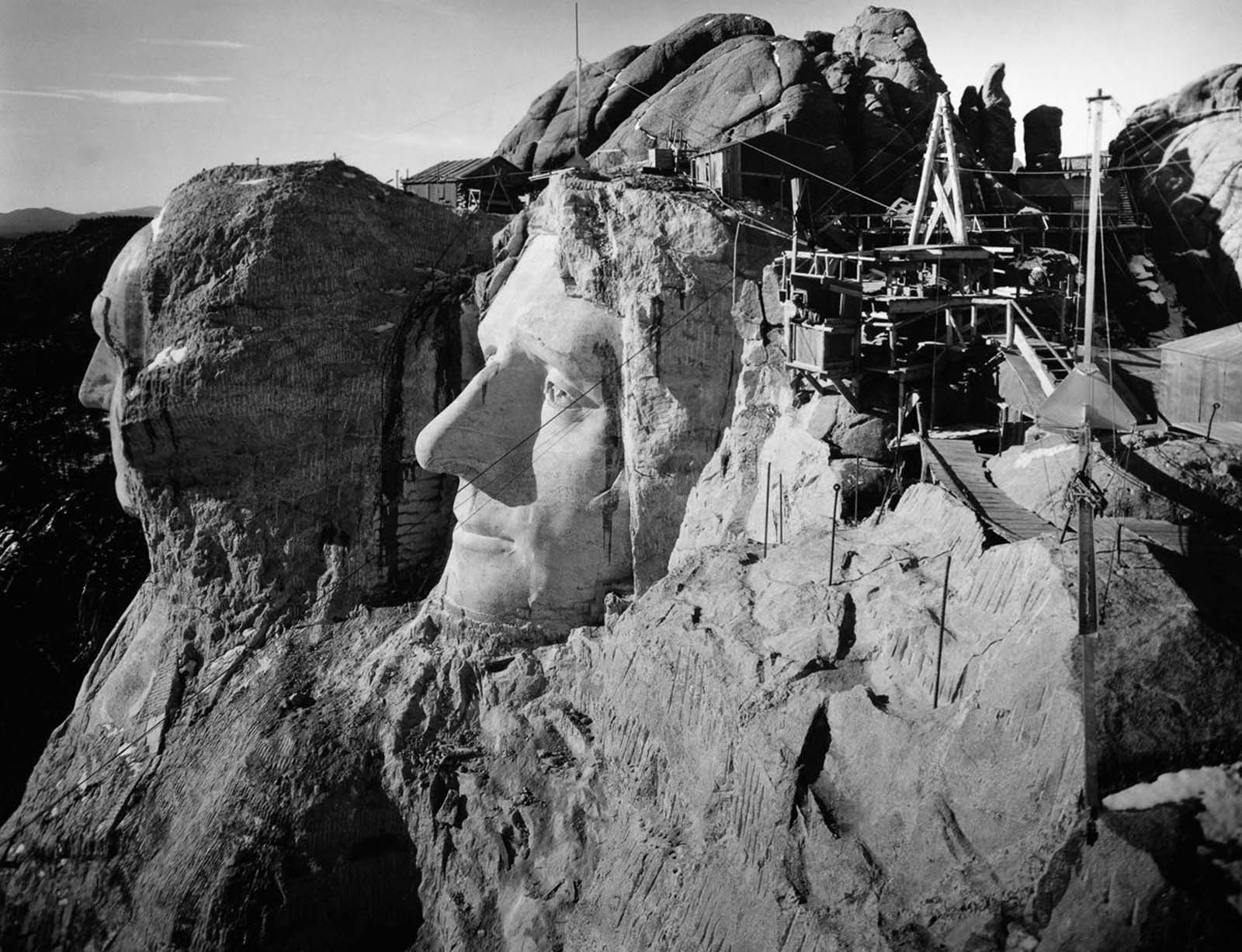 The Chief Carver of the mountain was Luigi del Bianco, artisan and headstone carver in Port Chester, New York. Del Bianco emigrated to the U.S. from Friuli in Italy, and was chosen to work on this project because of his understanding of sculptural language and ability to imbue emotion in the carved portraits.