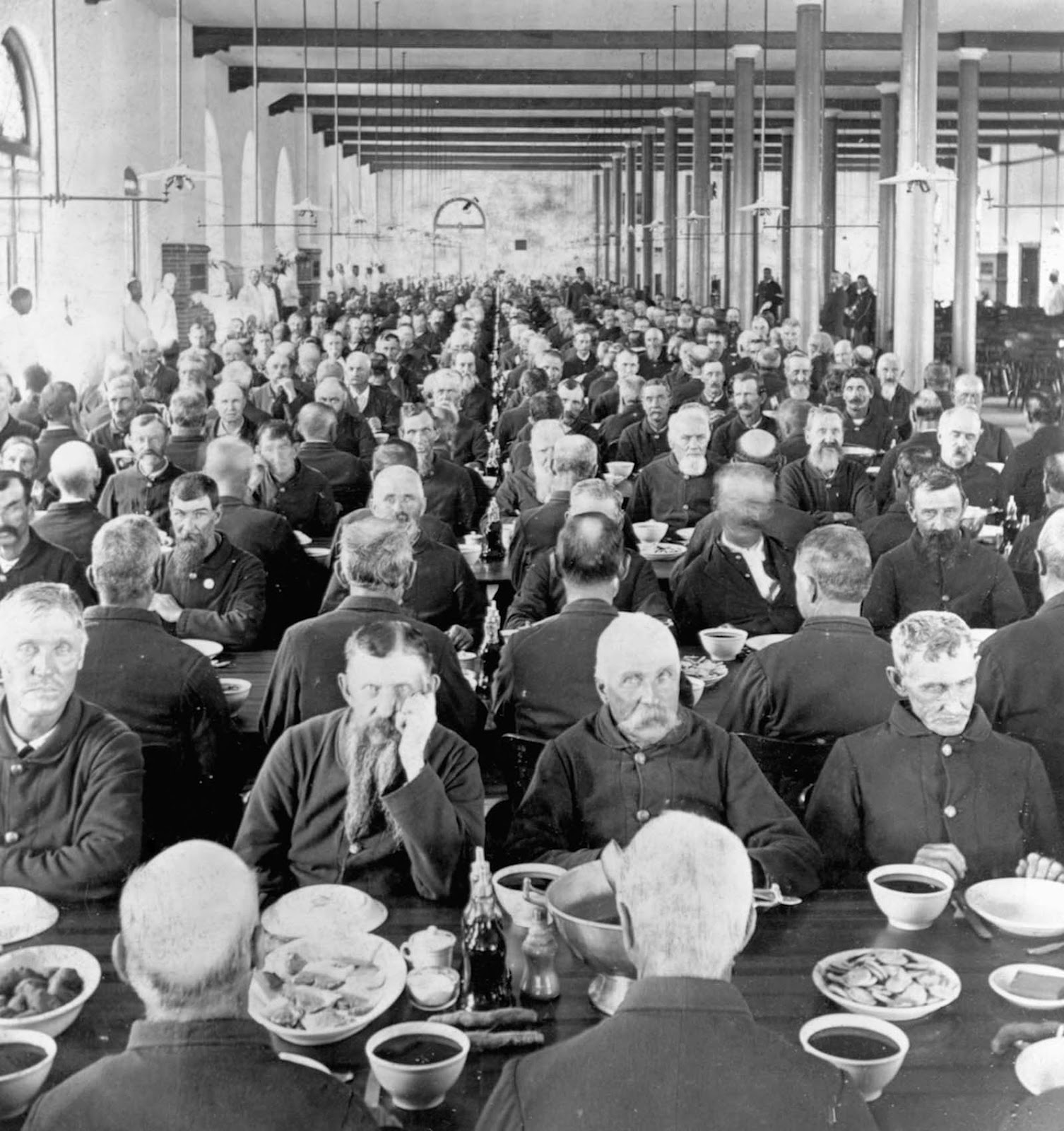 Marion, Indiana — Veterans eat their meals in the dining hall of the National Soldiers' Home, a facility for the care of disabled American veterans, many from the Civil War. 1898.