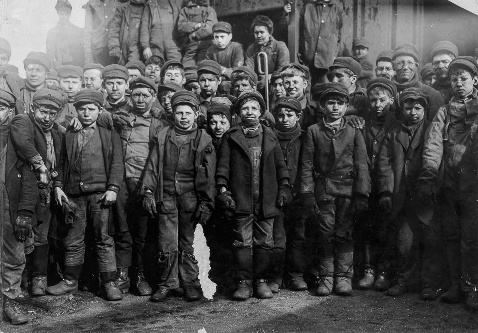 Breaker boys employed by the Pennsylvania Coal Company. 1911.