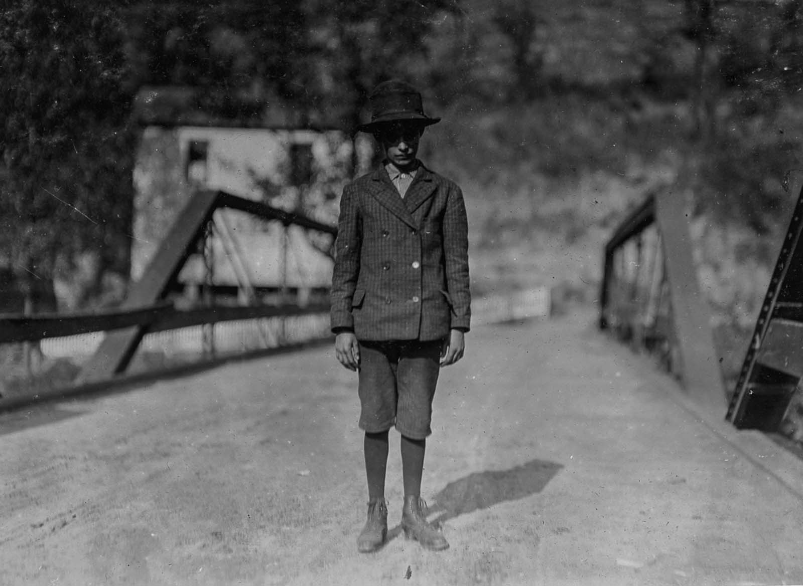 Arlie Fankins, 14, a shoveler in Barnesville Mine in West Virginia. 1908.