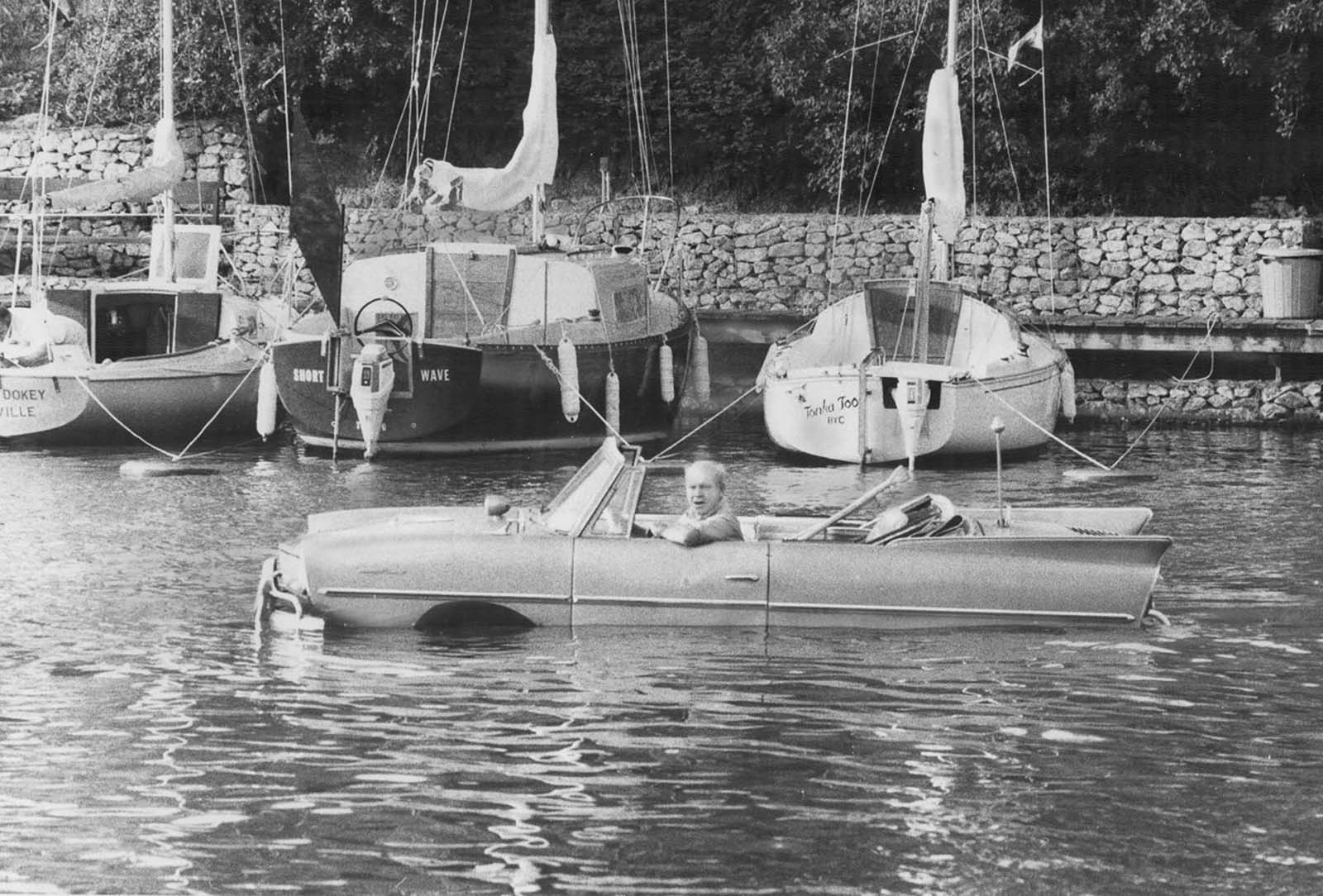 Amphicar appears in the films Rotten to the Core (1965), The Sandwich Man (1966), The President's Analyst (1967), Inspector Clouseau (1968), The Laughing Woman (1969), Savannah Smiles (1982), Pontiac Moon (1994), and in the episode 5 of season 4 of The Avengers (Castle De'ath, 1965).
