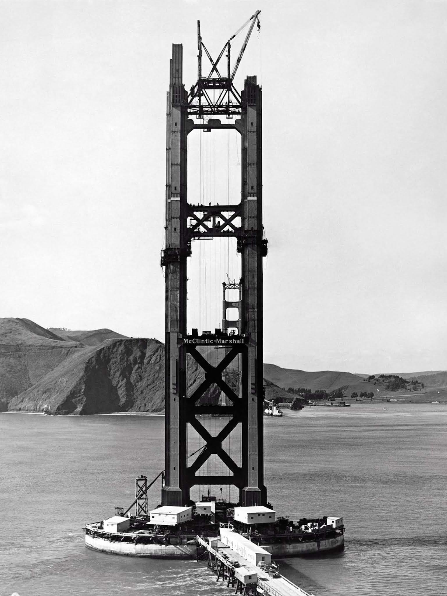 building golden gate bridge photographs