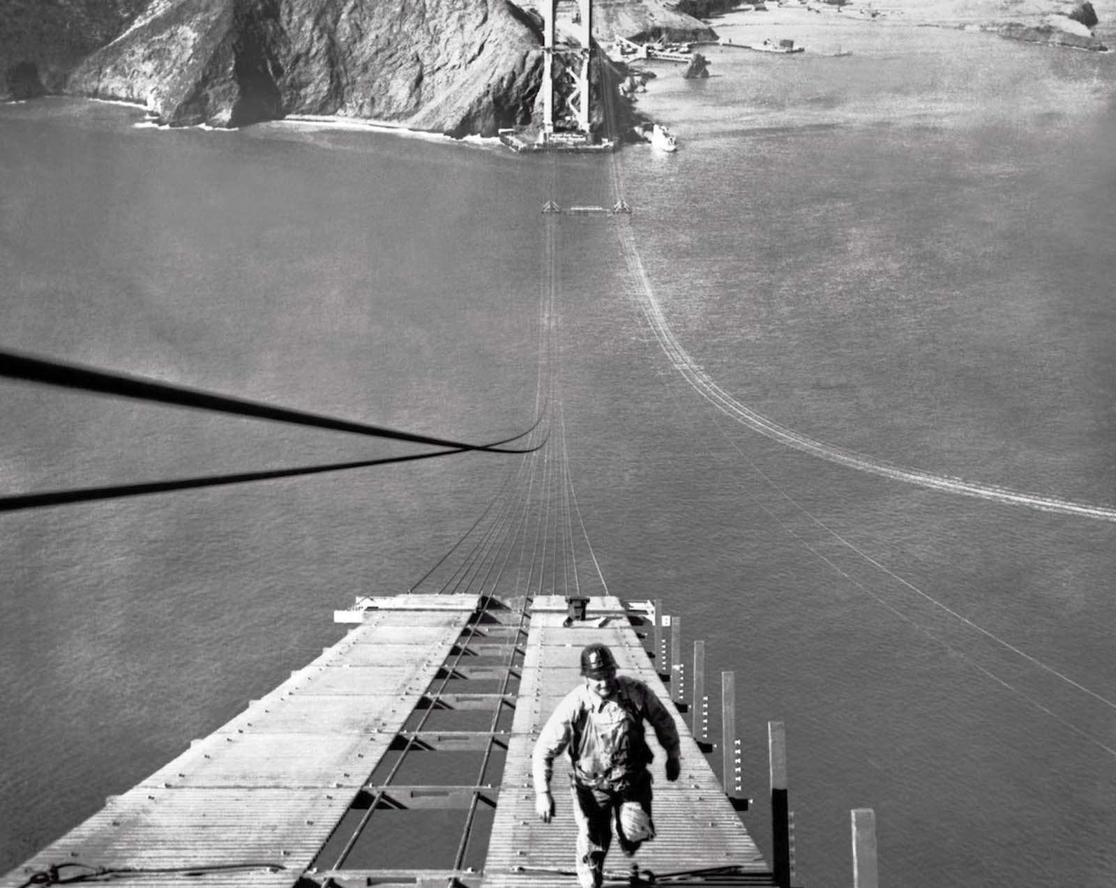 building golden gate bridge photographs