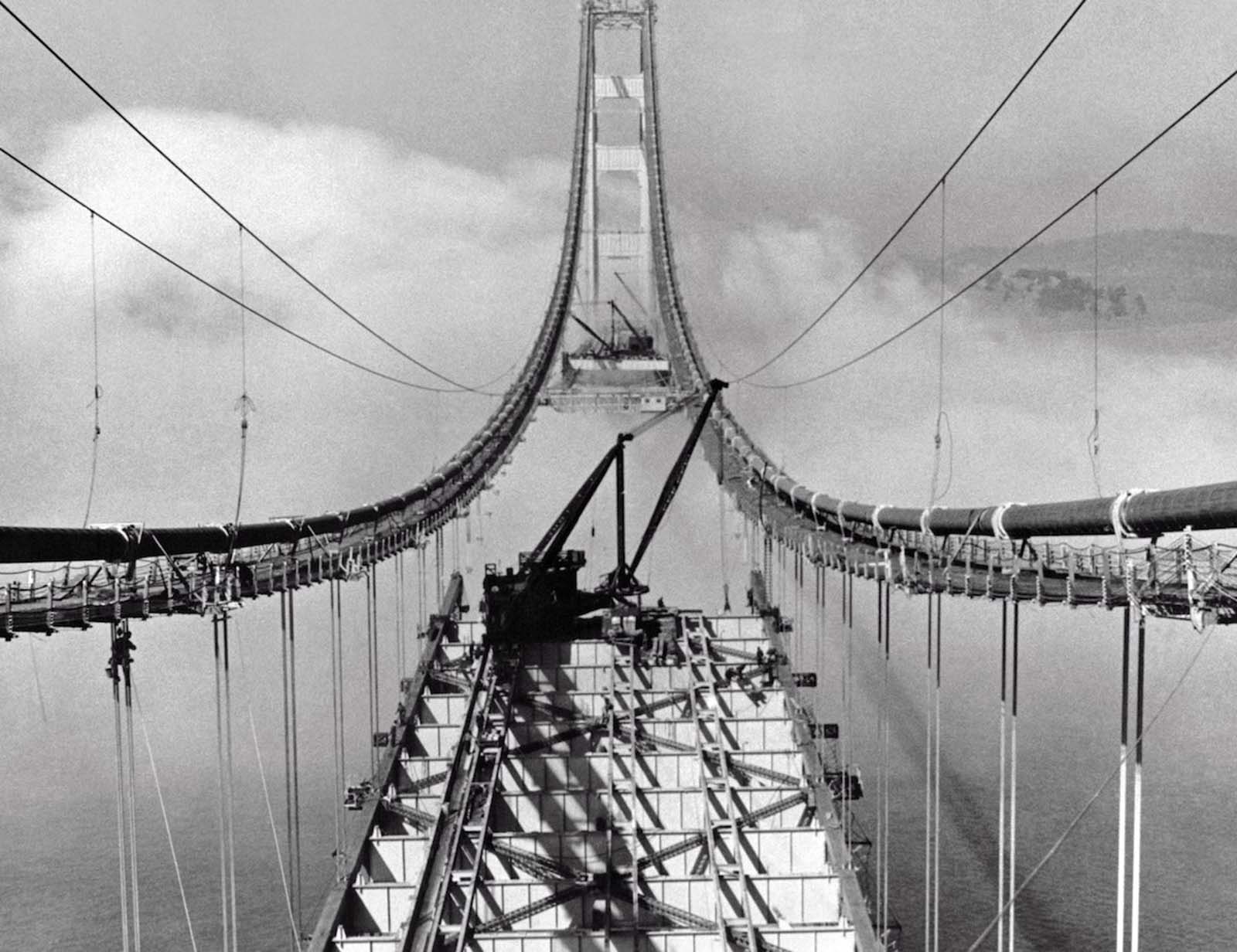 building golden gate bridge photographs