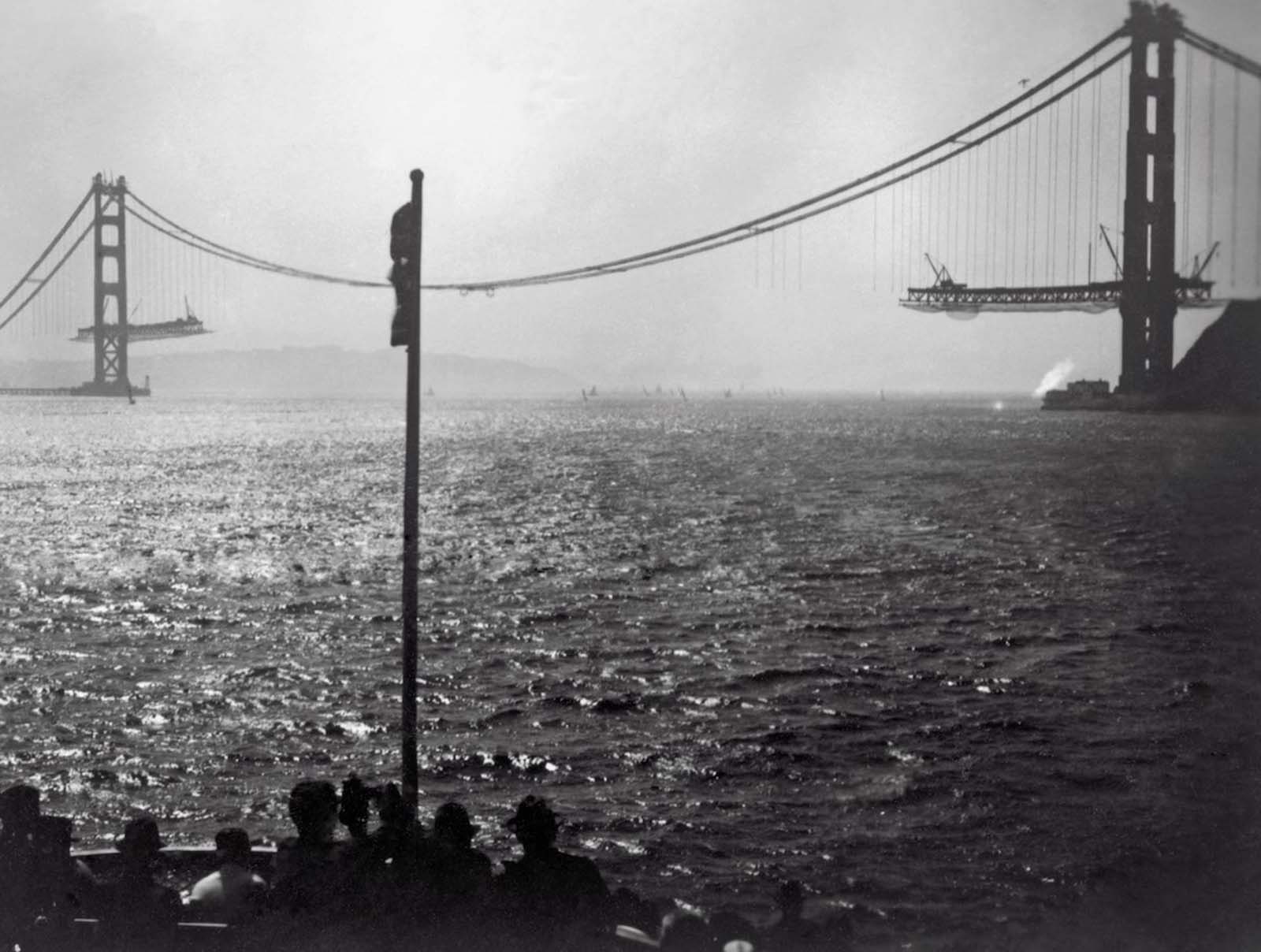 building golden gate bridge photographs