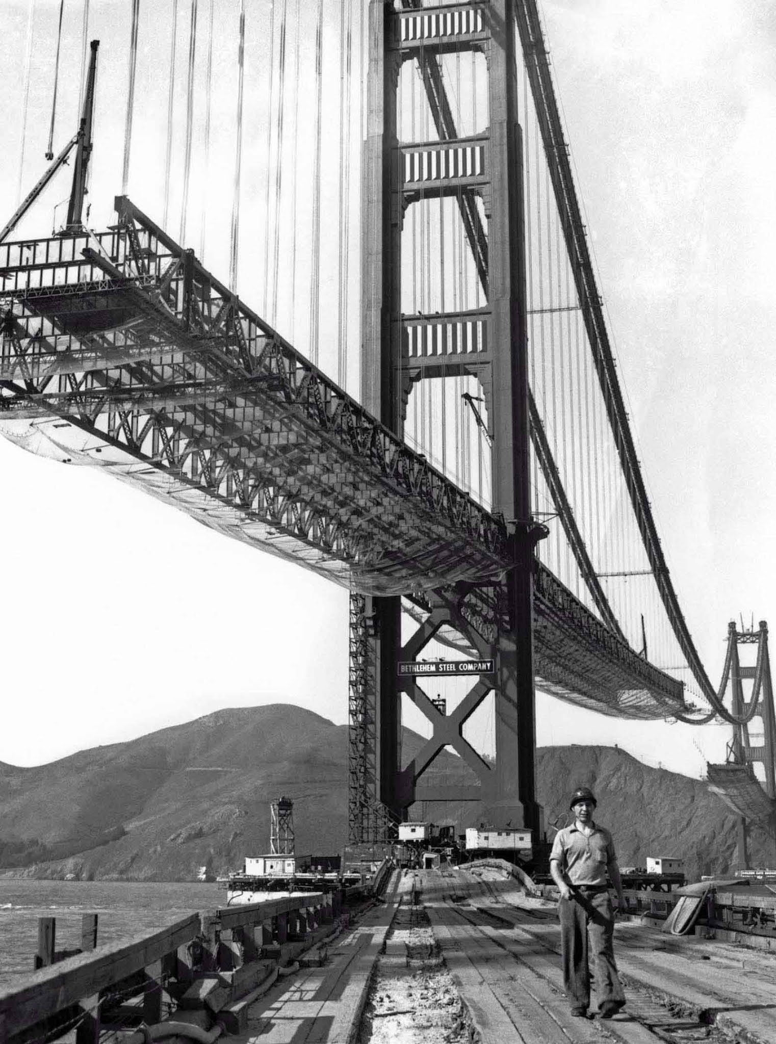 building golden gate bridge photographs