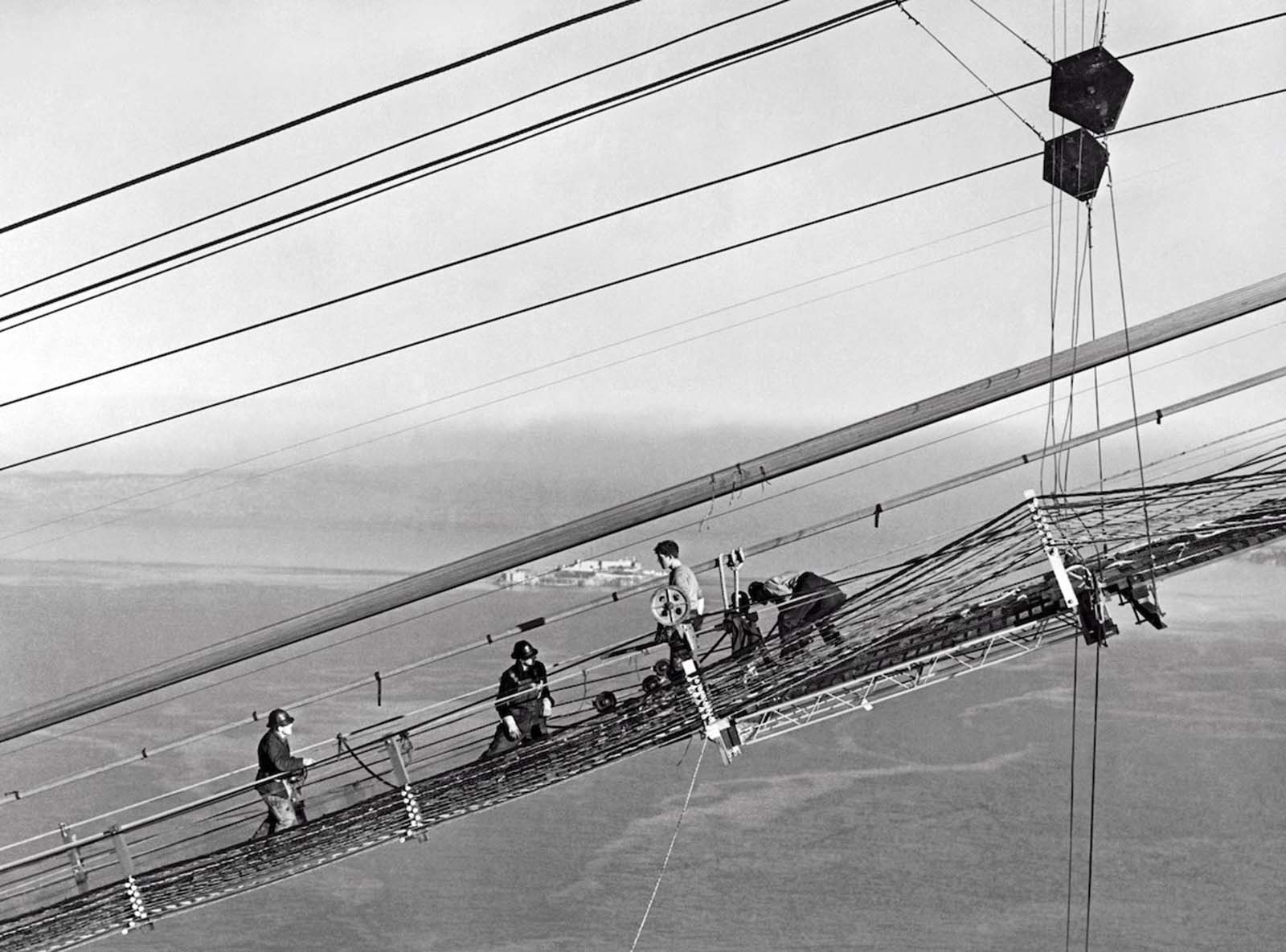 building golden gate bridge photographs
