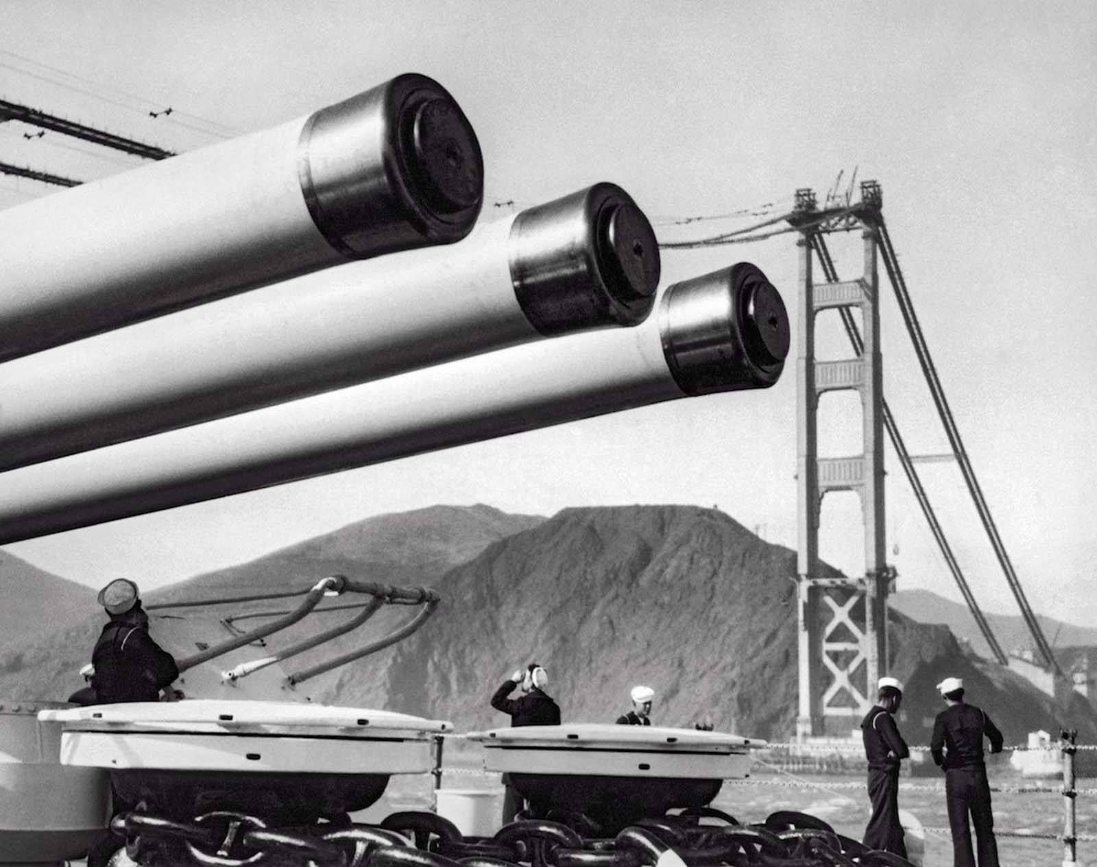 building golden gate bridge photographs