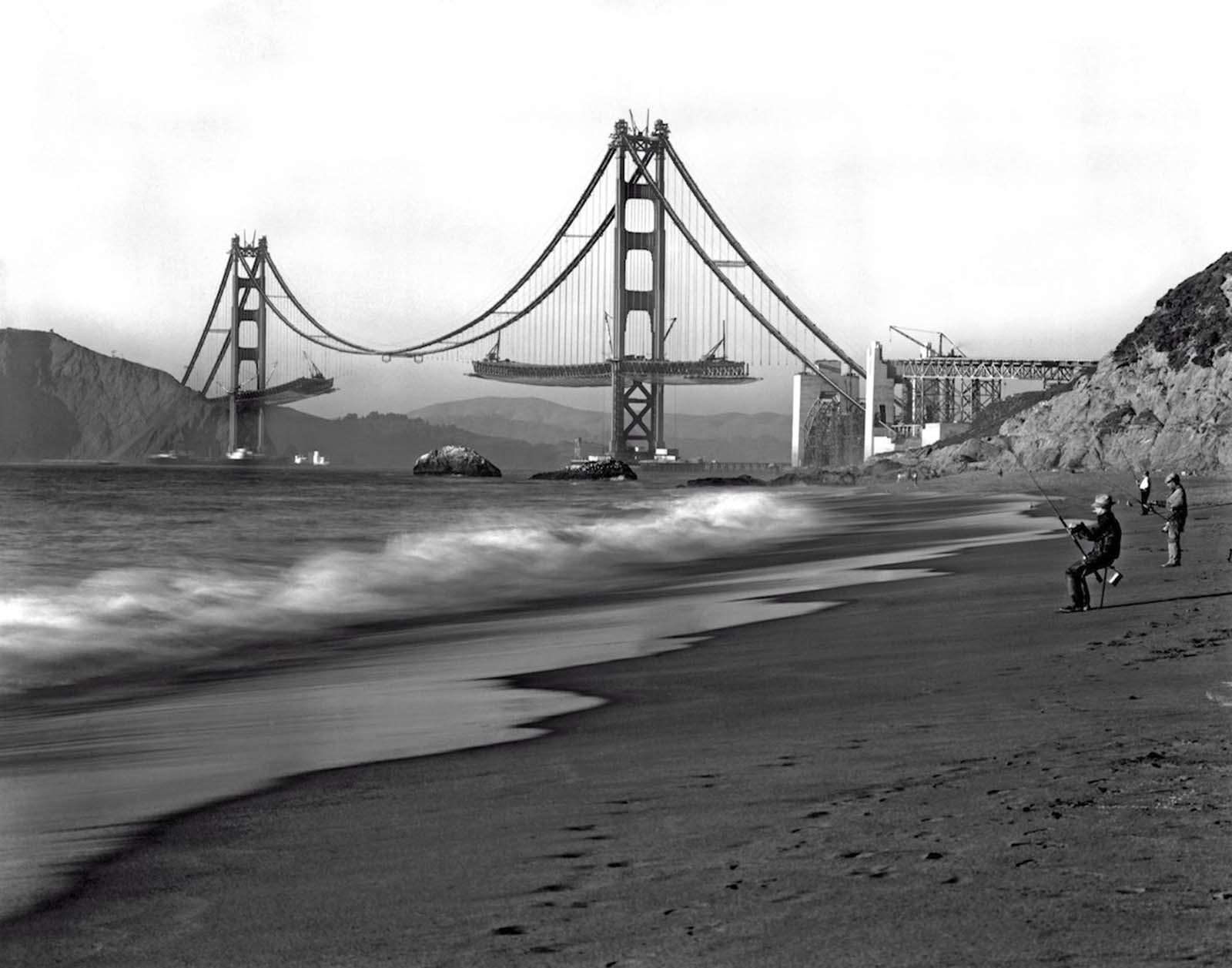 building golden gate bridge photographs
