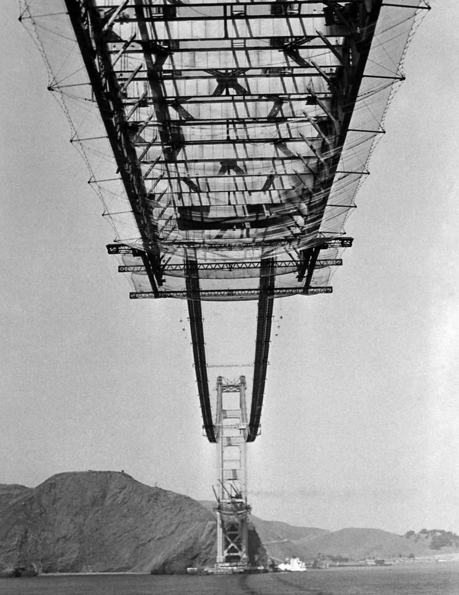 building golden gate bridge photographs